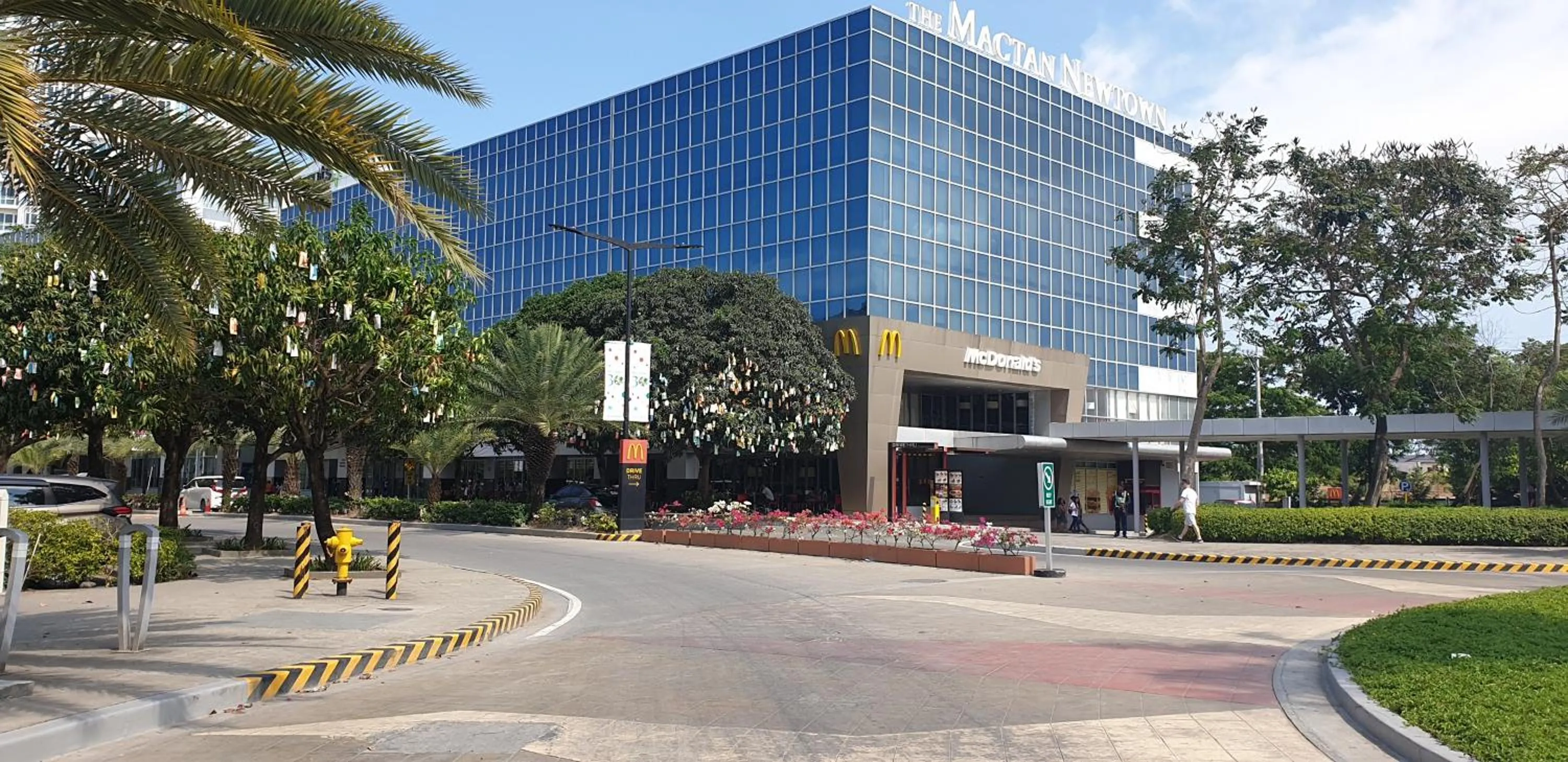 Mactan Newtown Condo with Garden and Ocean View 8NEWTOWN BLVD