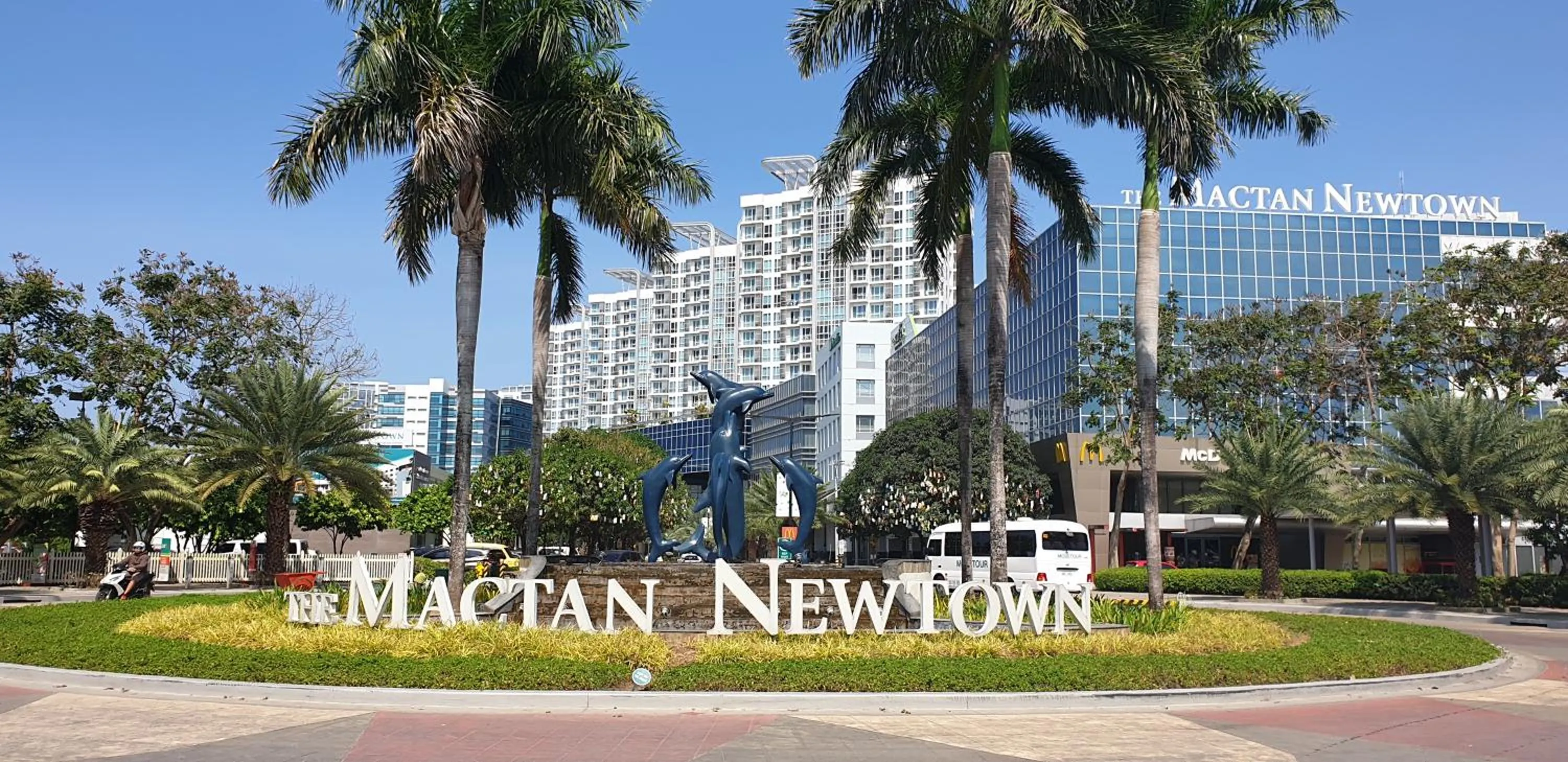 Mactan Newtown Condo with Garden and Ocean View 8NEWTOWN BLVD