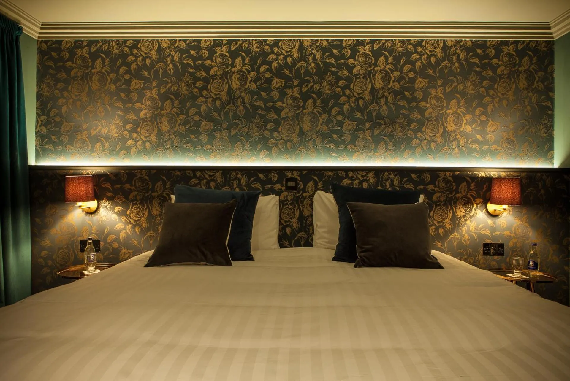 Bed in House Belfast Hotel