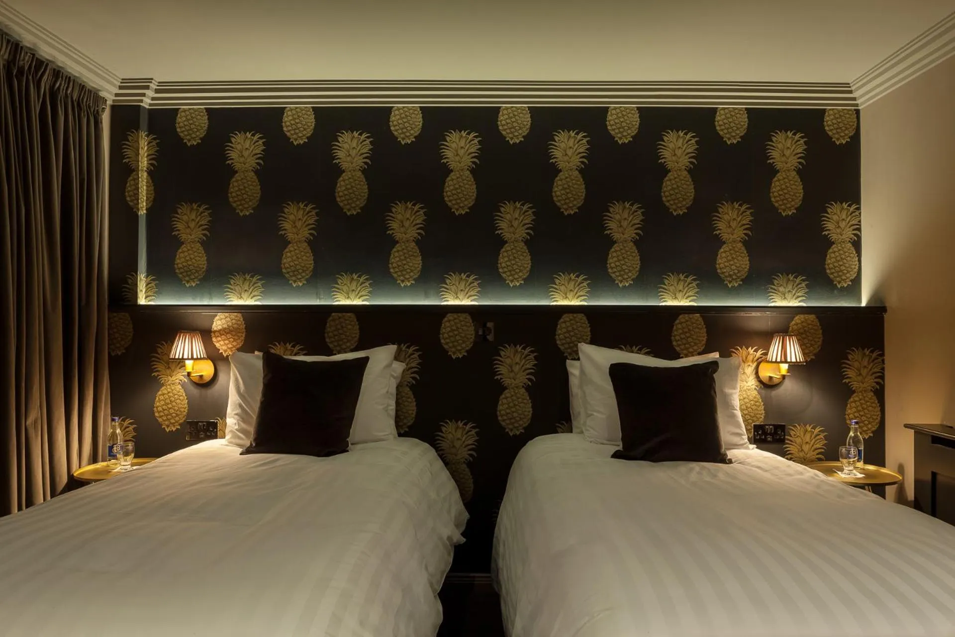 Bed in House Belfast Hotel