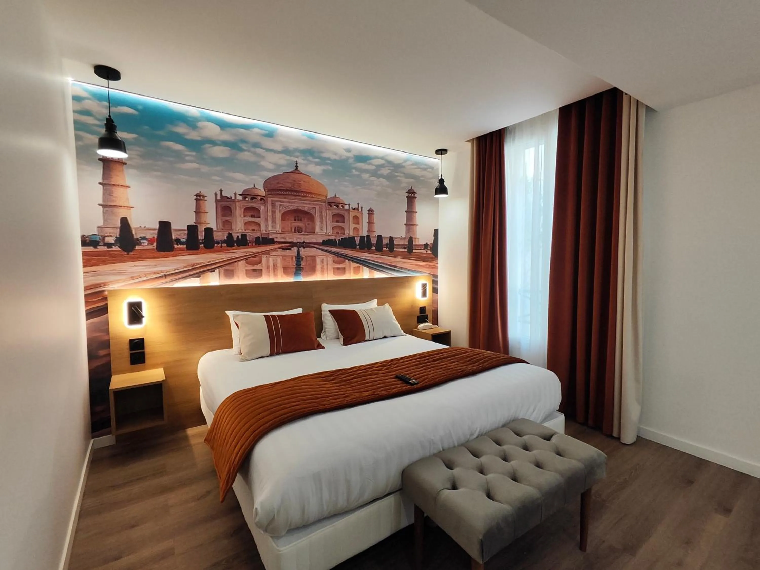 Bed in 55 Hôtel Montparnasse