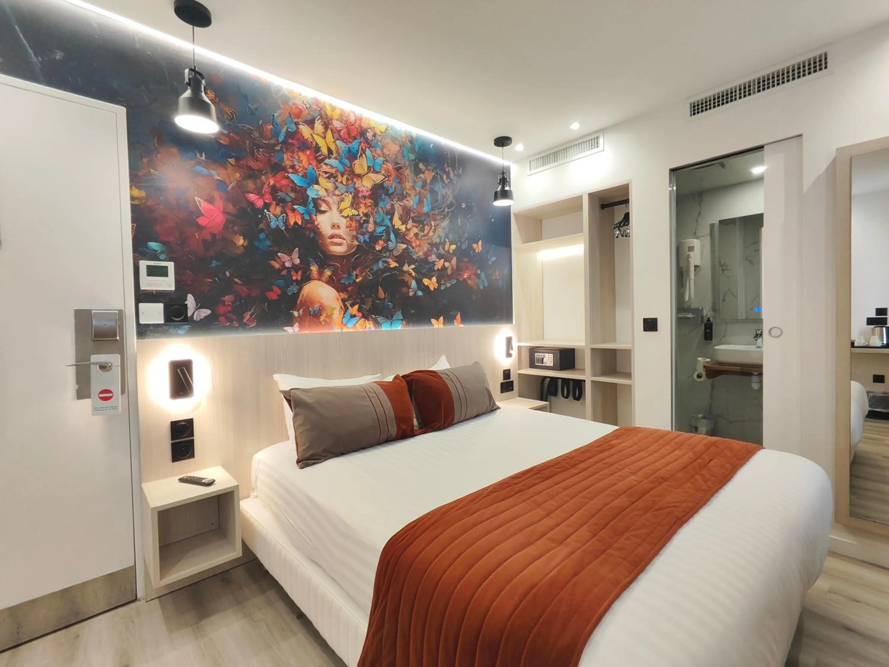 Bed in 55 Hôtel Montparnasse