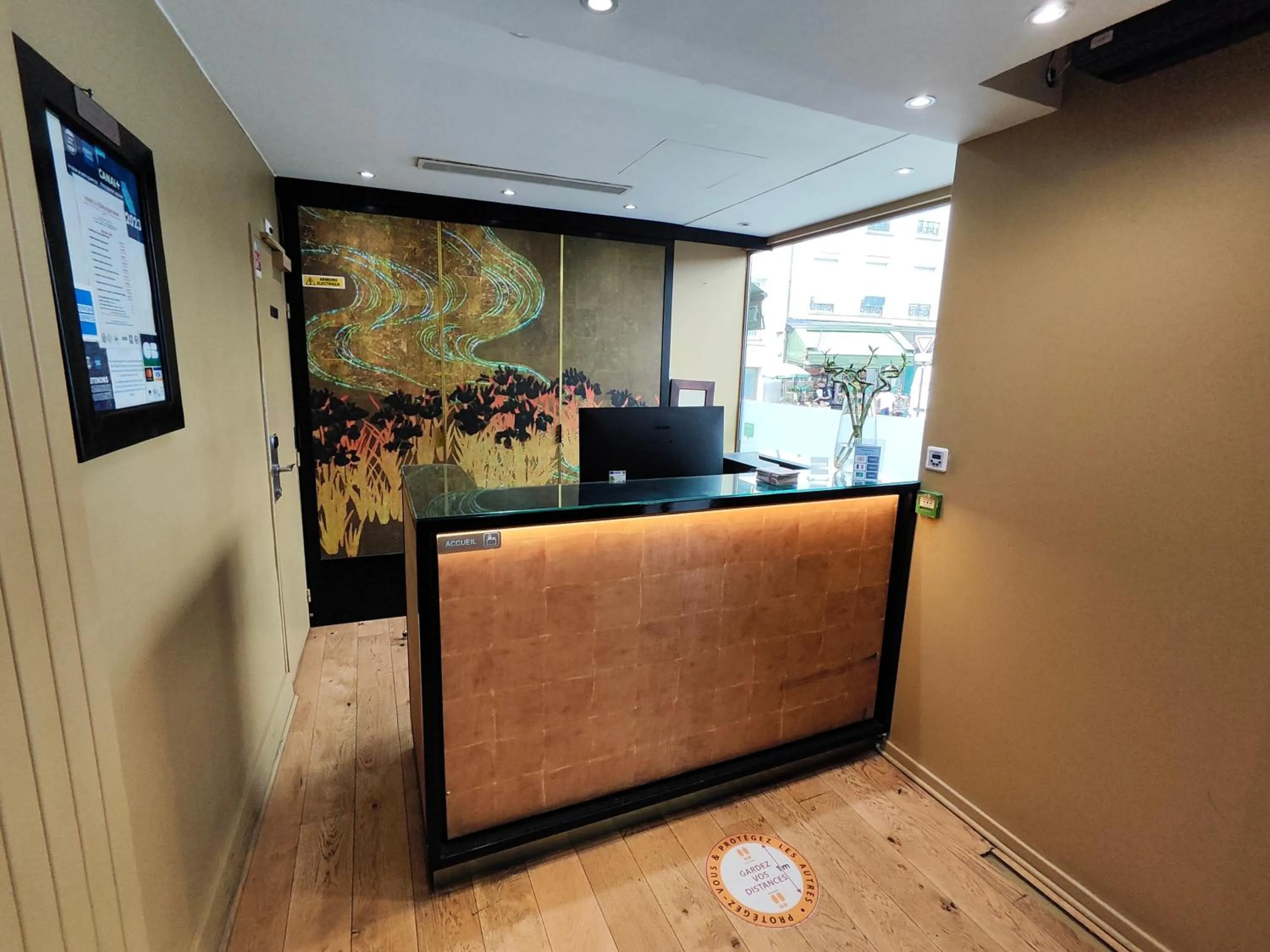 Lobby or reception in 55 Hôtel Montparnasse