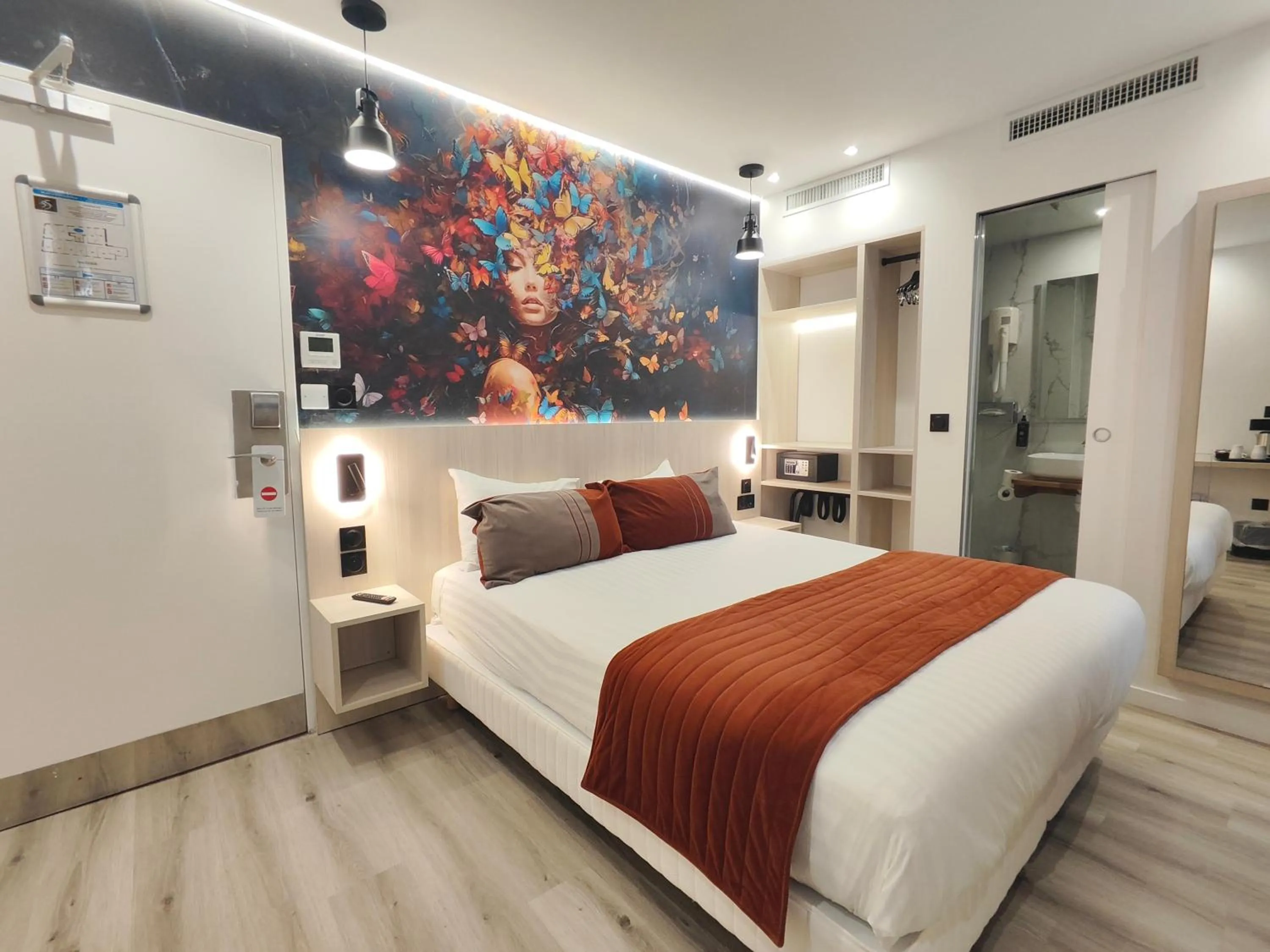 Bed in 55 Hôtel Montparnasse