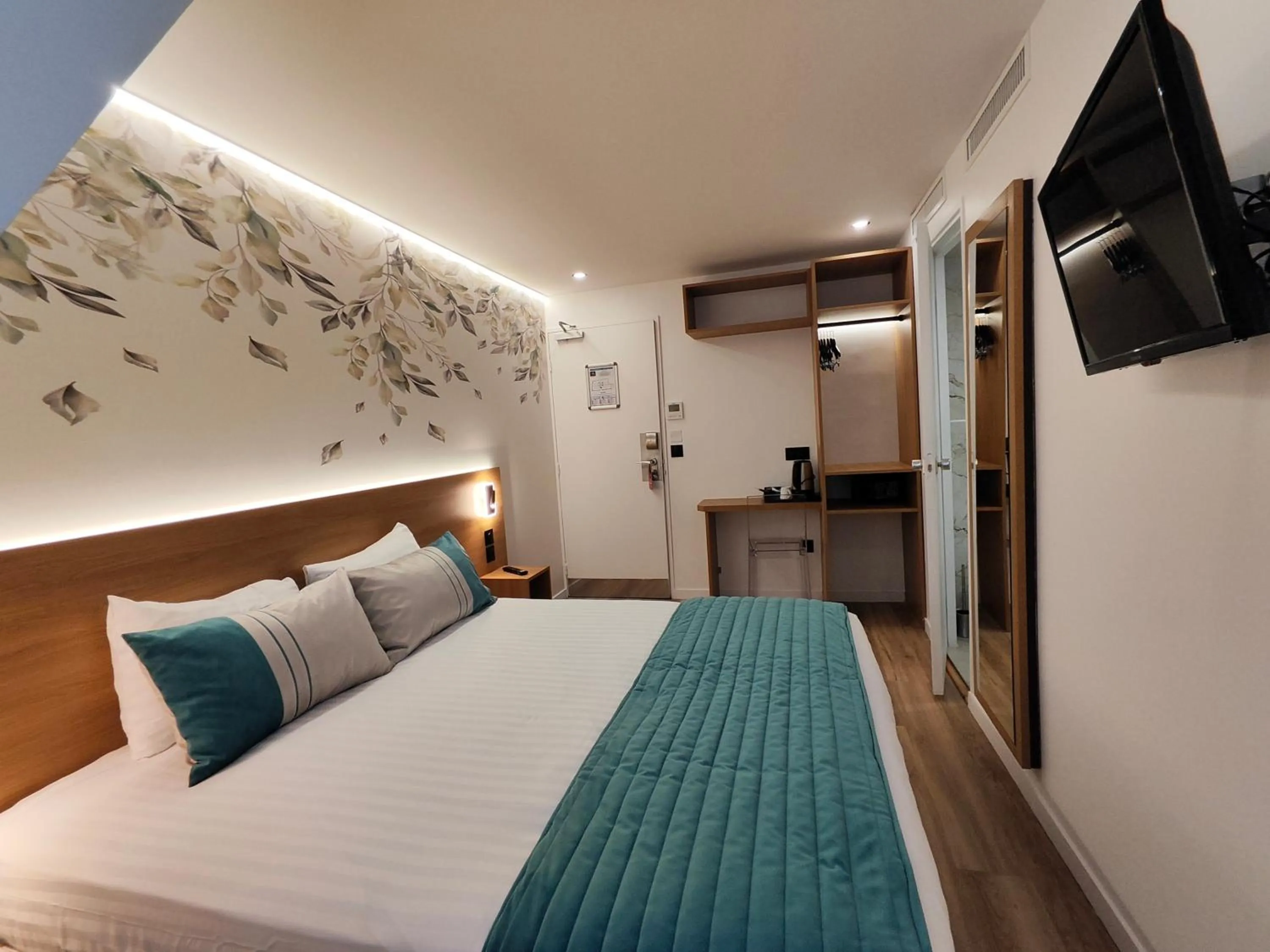 Bed in 55 Hôtel Montparnasse