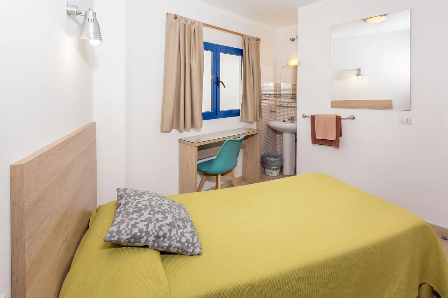 Toilet, Bed in Hostal Magec