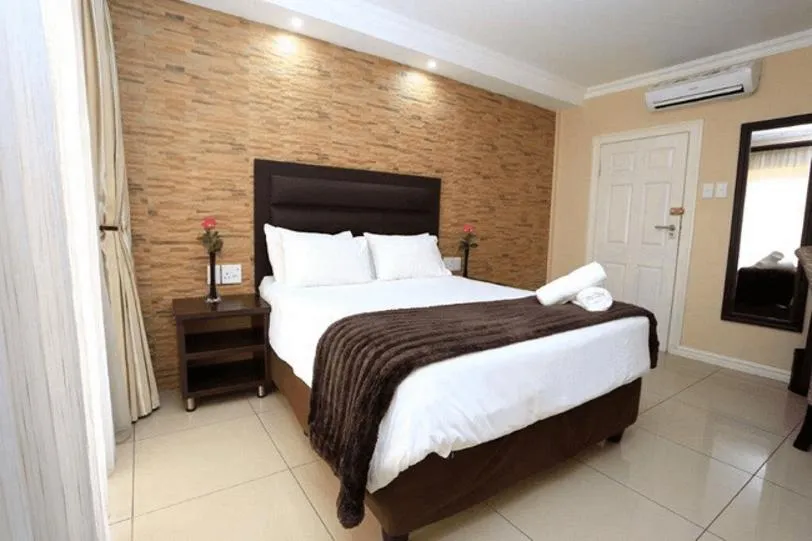 Bed in Bayside Hotel 97 Russell Street