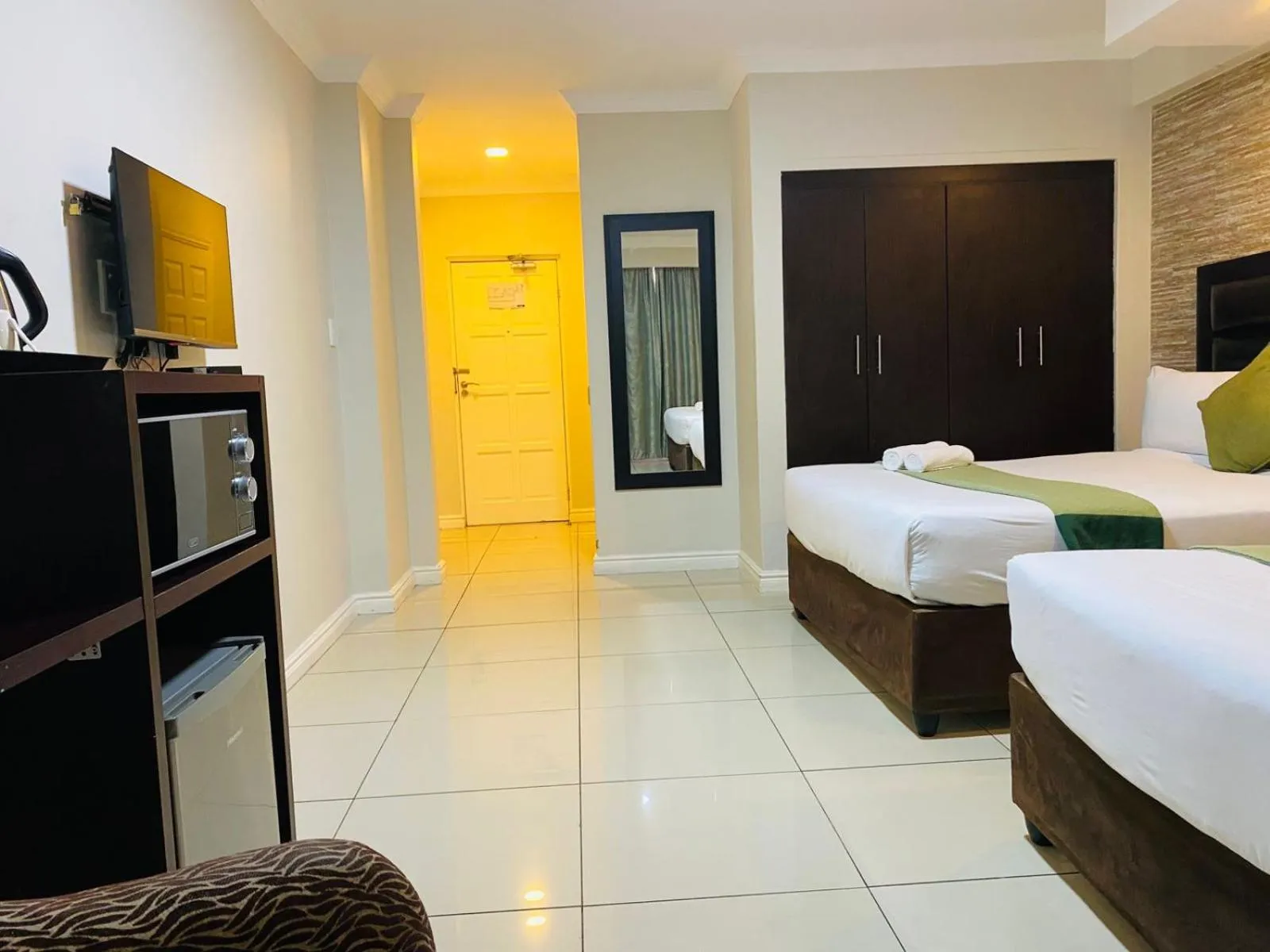 Photo of the whole room, Bed in Bayside Hotel 97 Russell Street