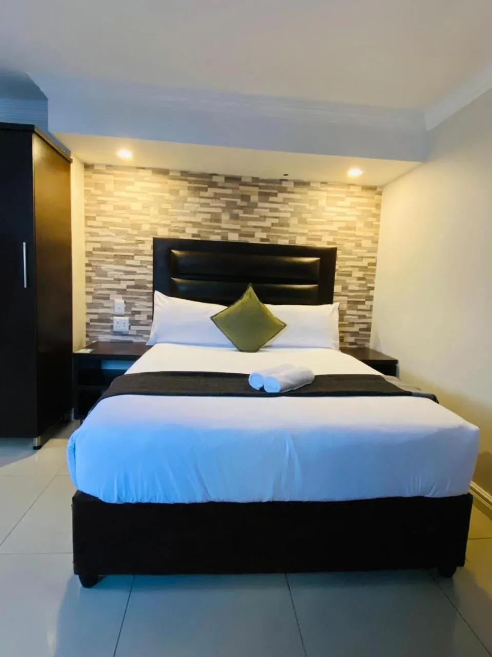 Bedroom, Bed in Bayside Hotel 97 Russell Street