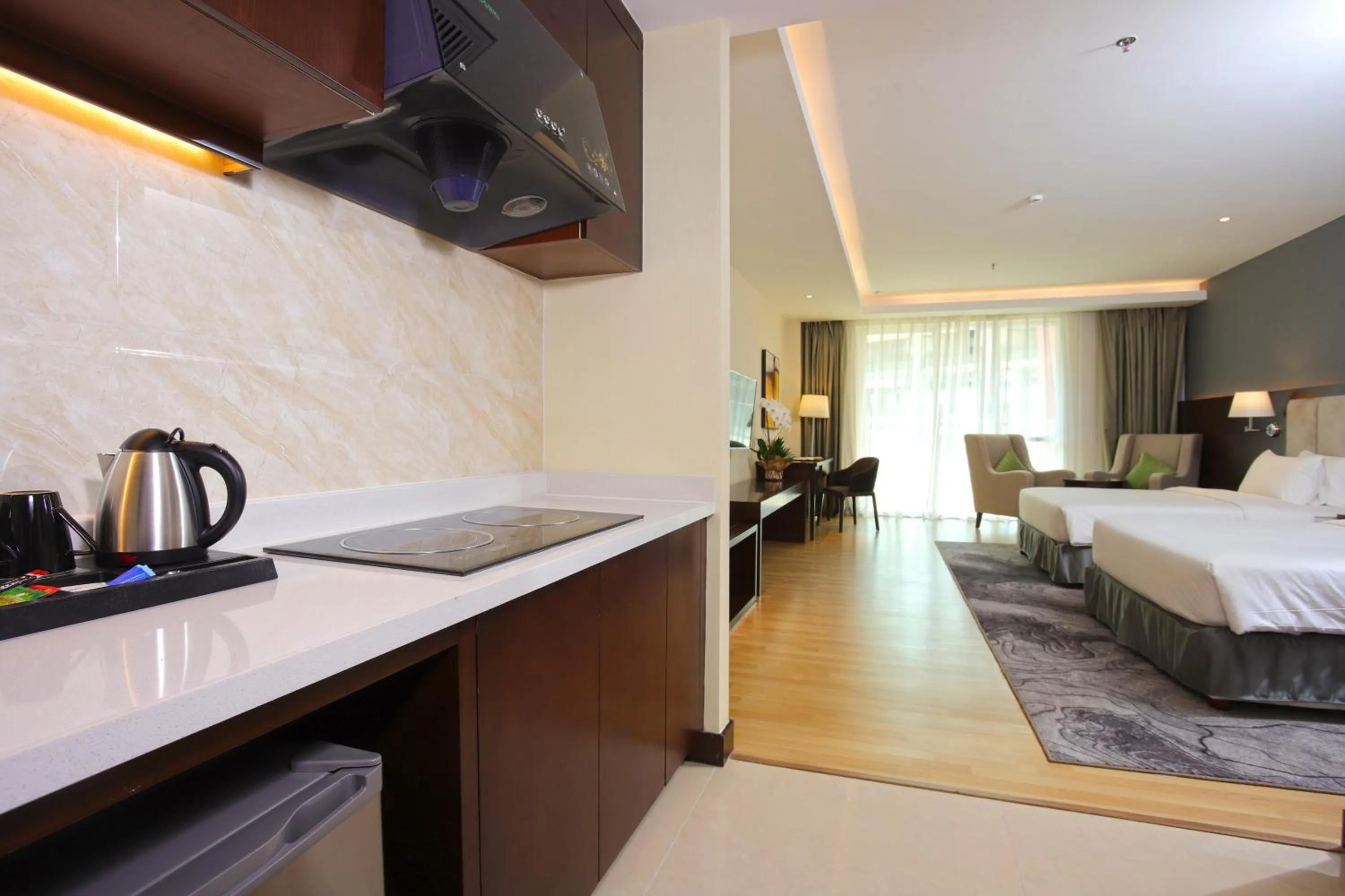 room service, Bed in Olympia City Hotel by Dara