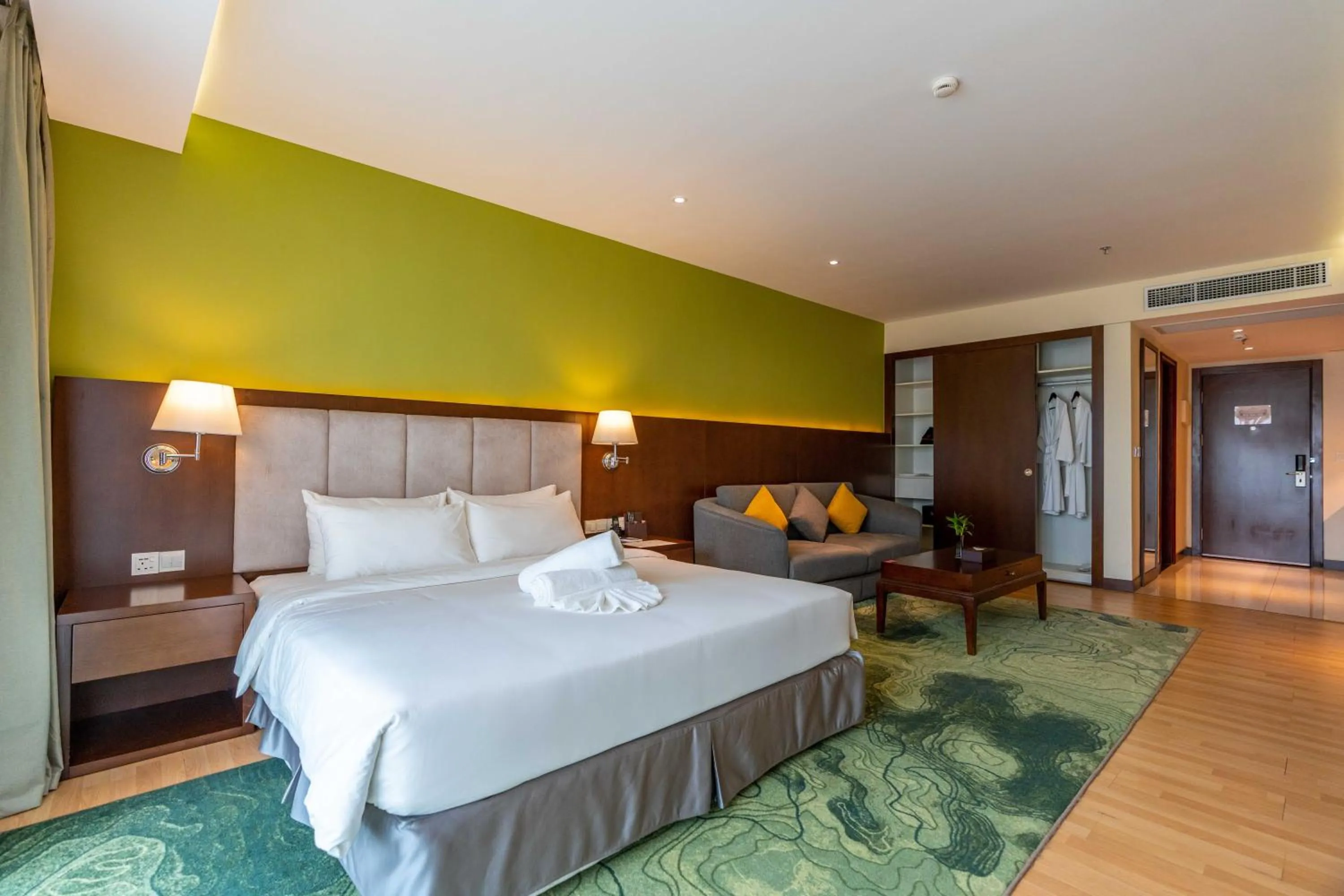 Bedroom, Bed in Olympia City Hotel by Dara