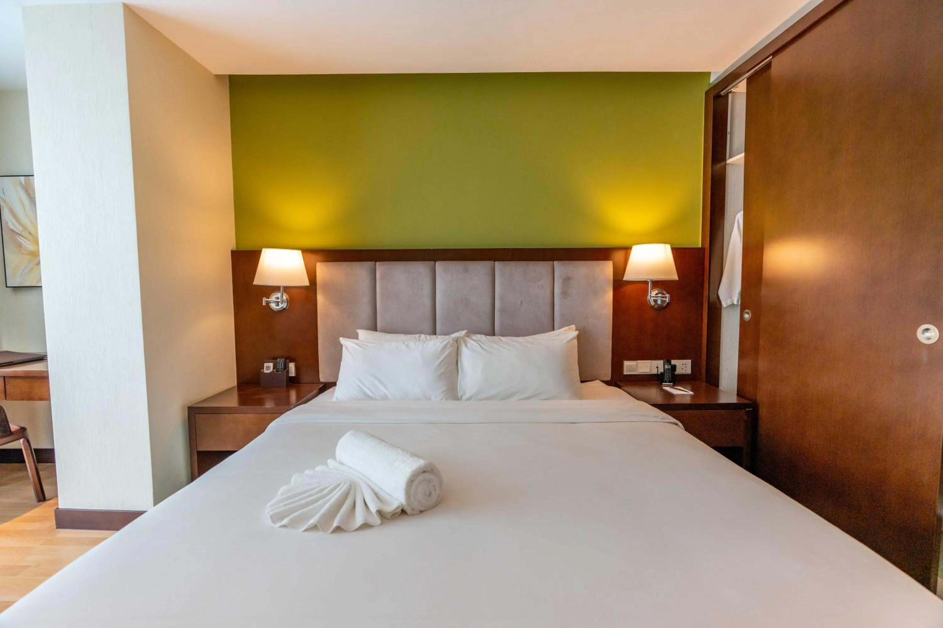 Bedroom, Bed in Olympia City Hotel by Dara