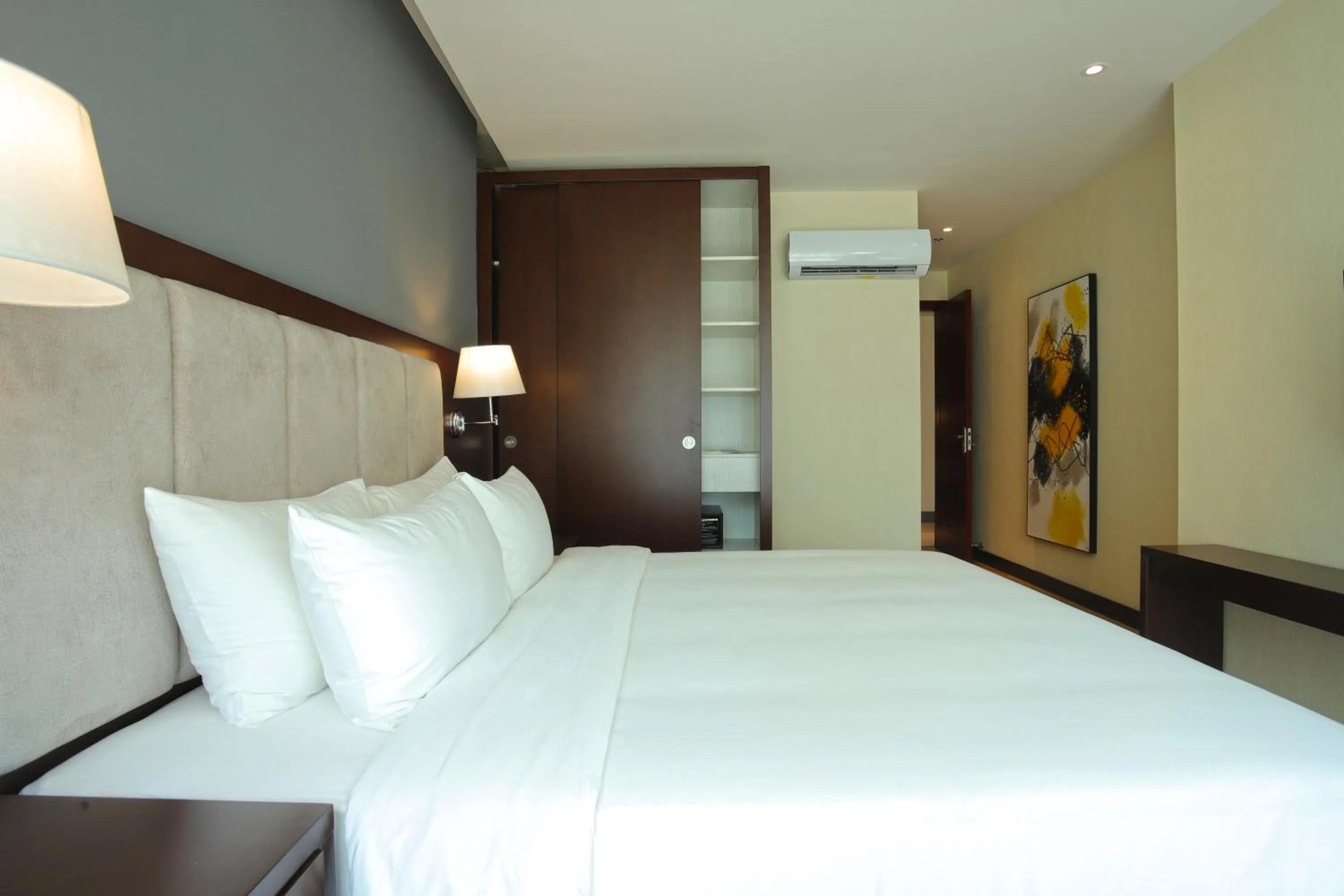 View (from property/room), Bed in Olympia City Hotel by Dara