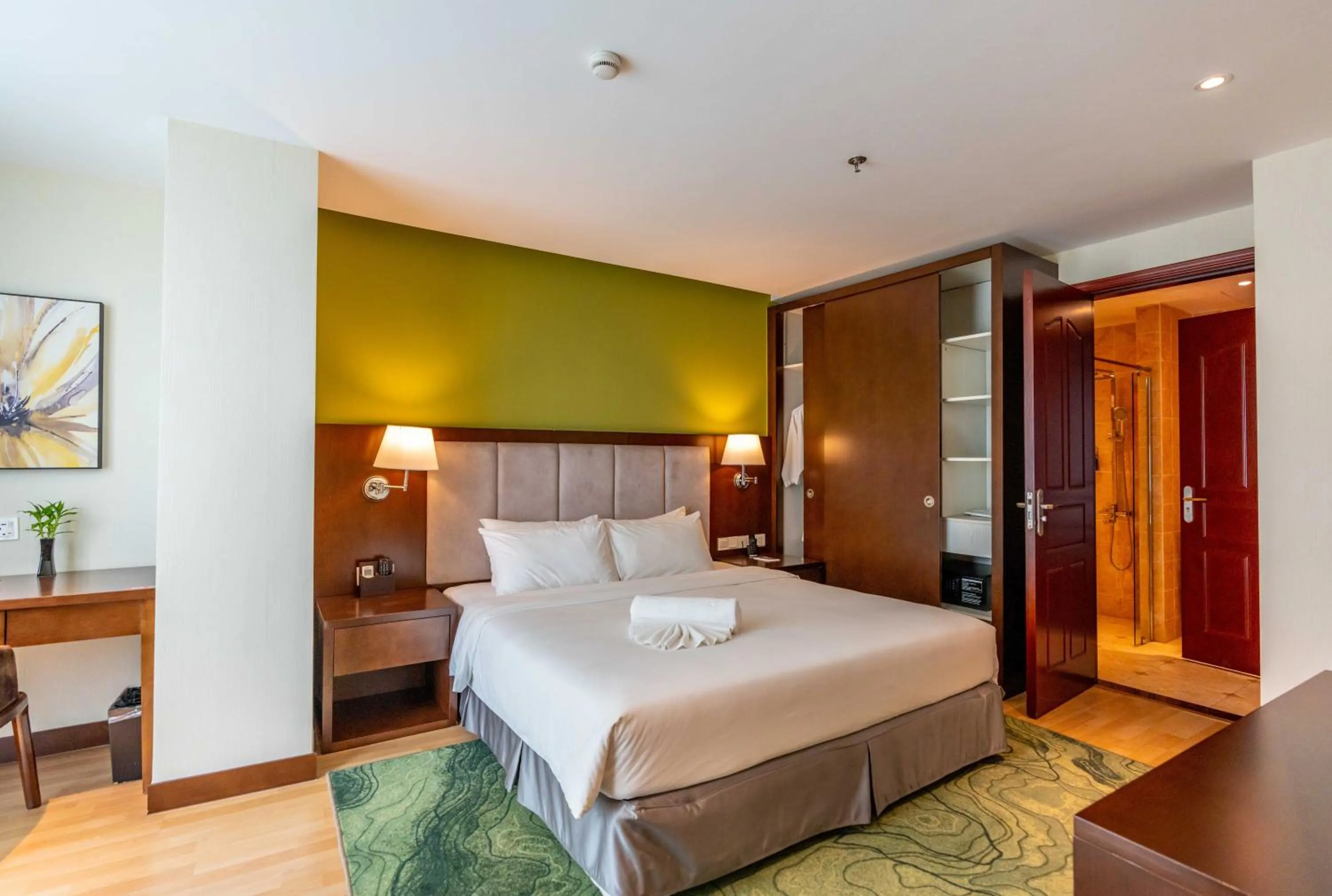 Bedroom, Bed in Olympia City Hotel by Dara