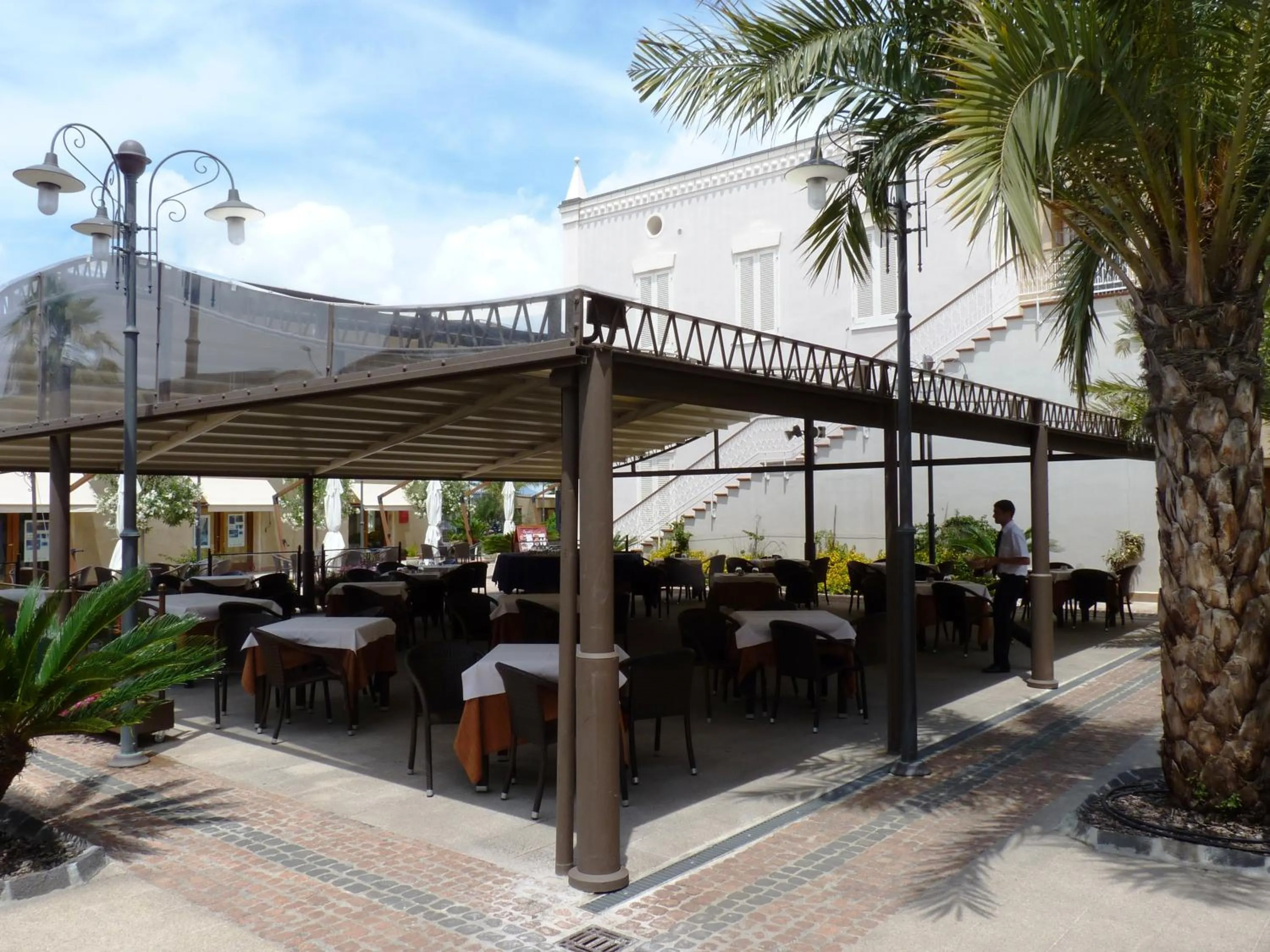 Restaurant/places to eat in Quarté Sayàl