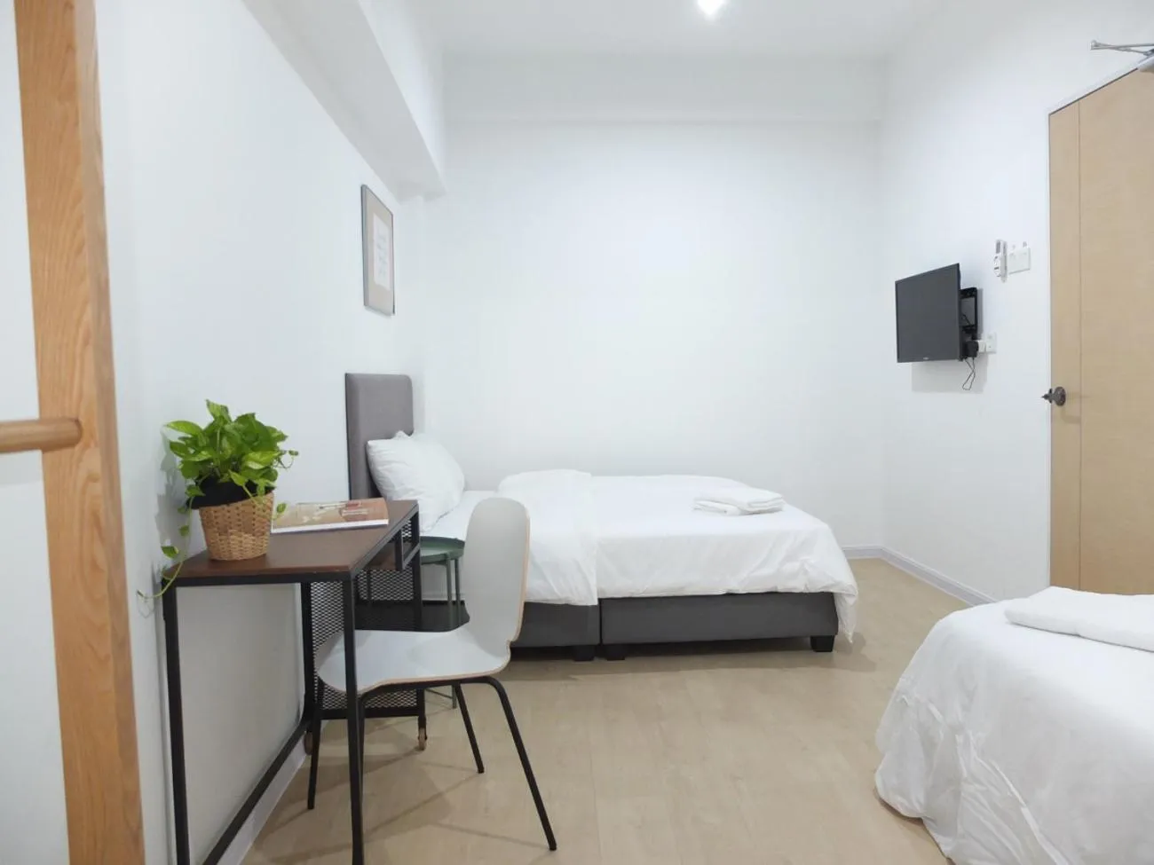 Bedroom, Bed in Minima 8