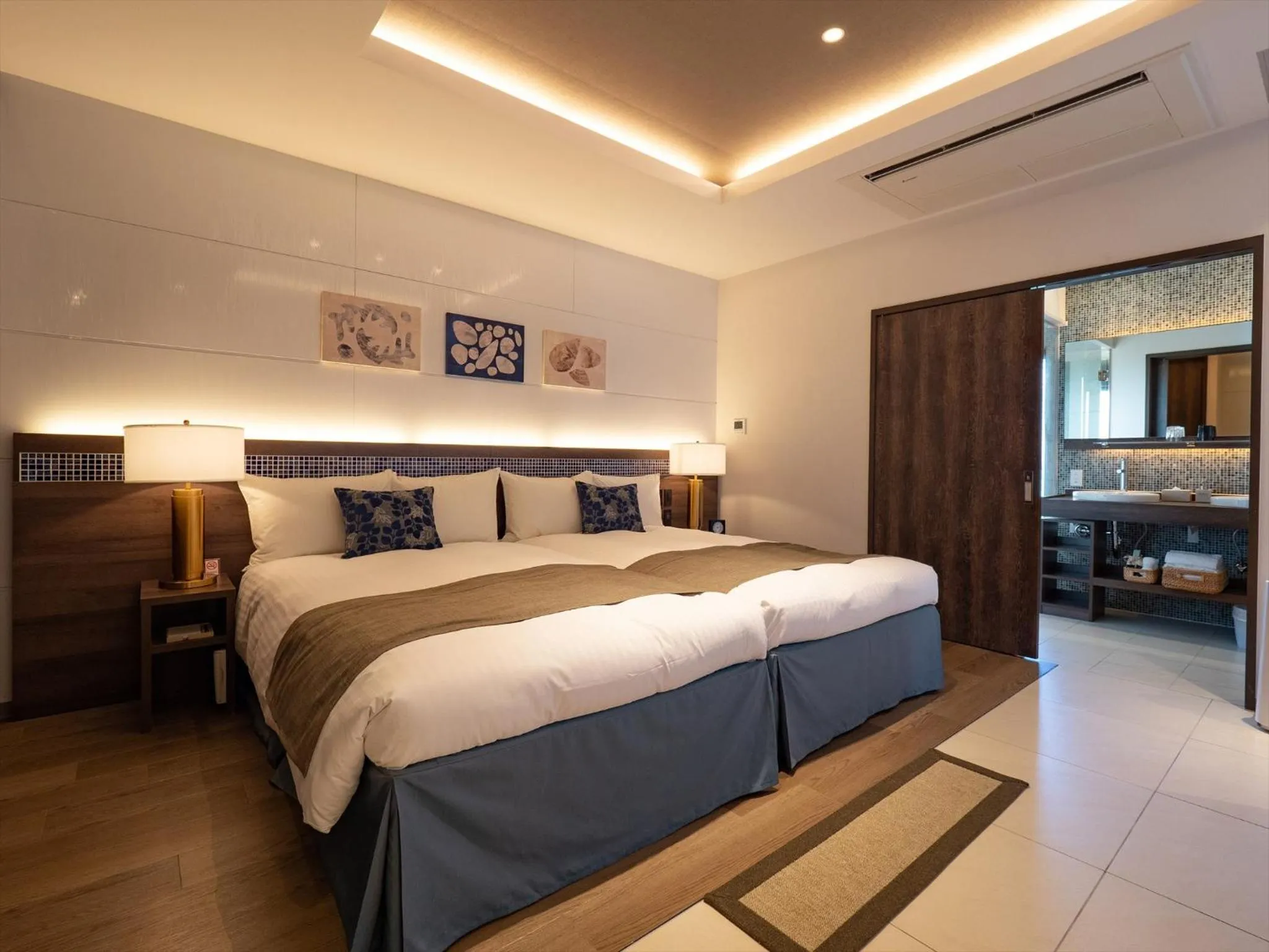 Bedroom, Bed in One Suite THE TERRACE