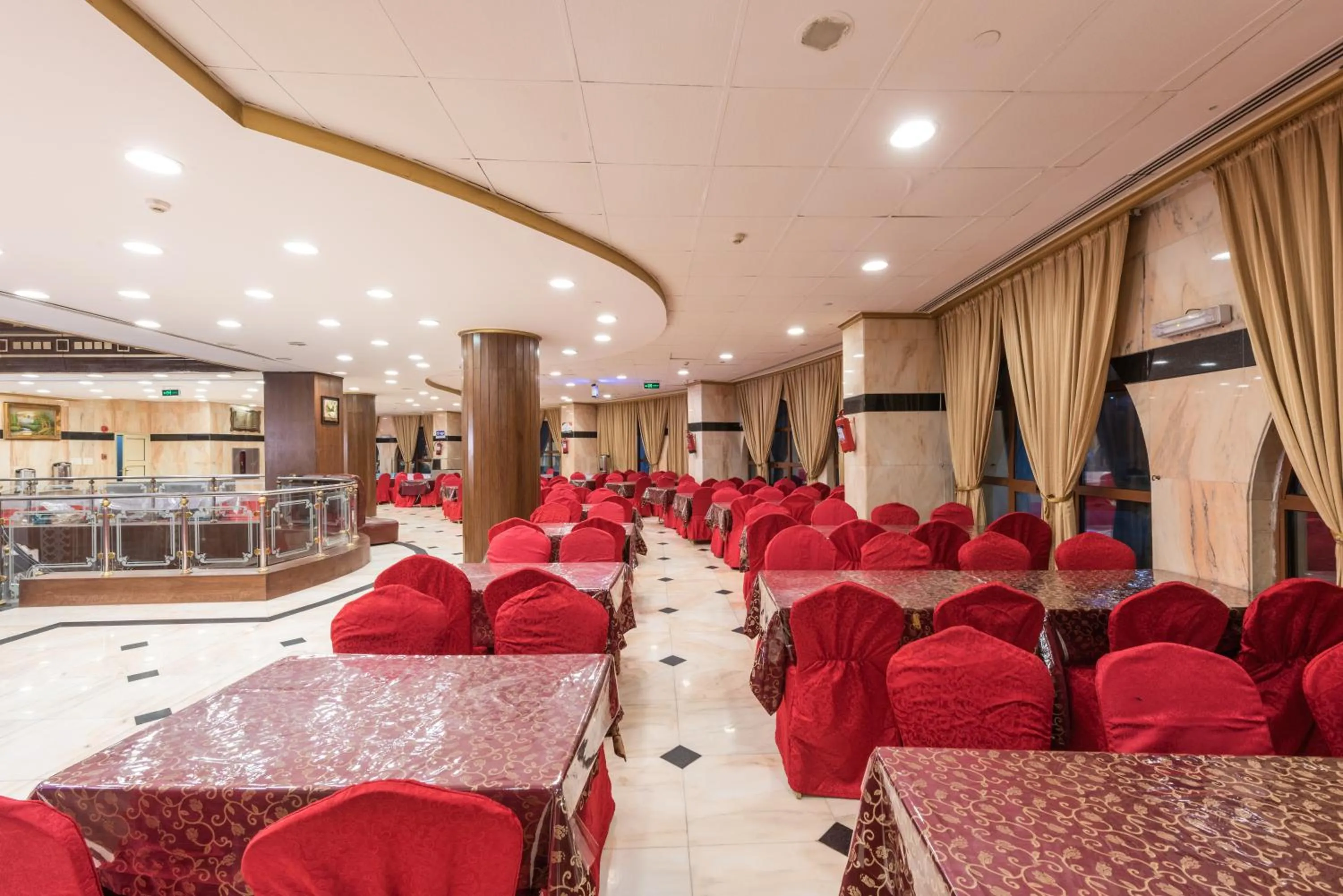 Restaurant/places to eat in Grand Zowar Hotel