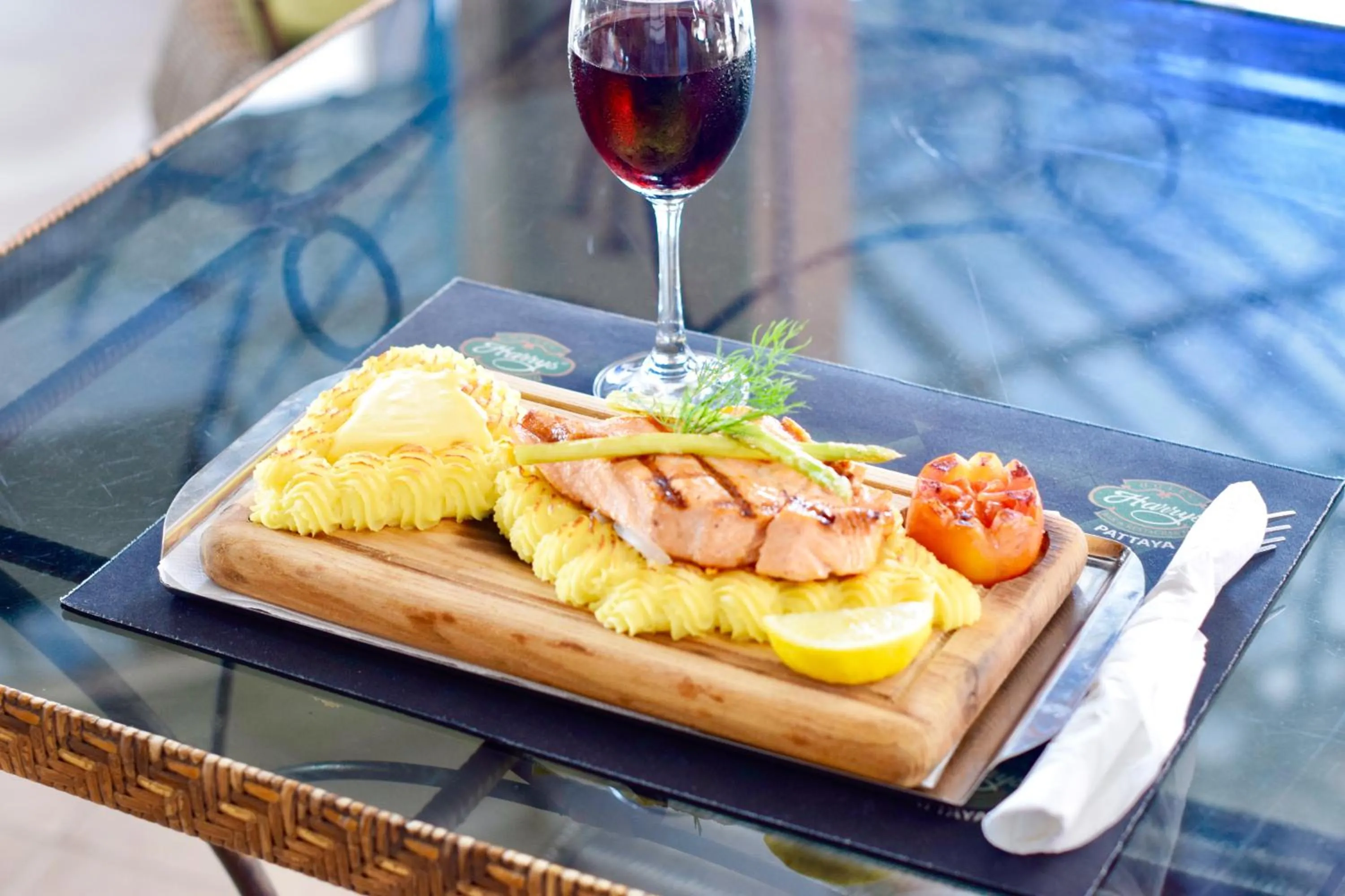 Harrys Hotel Bar & Restaurant