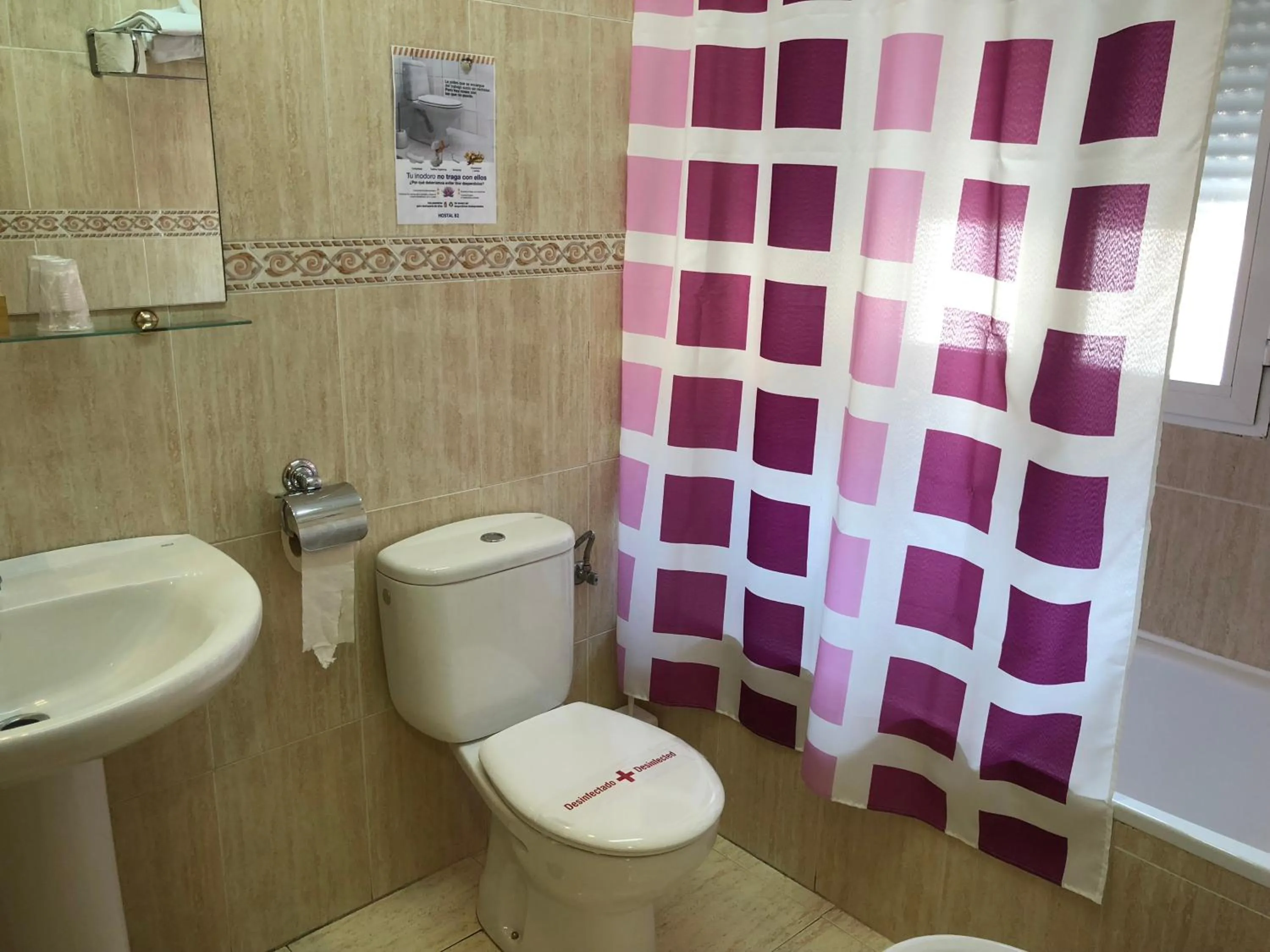 Bathroom in Hostal 82