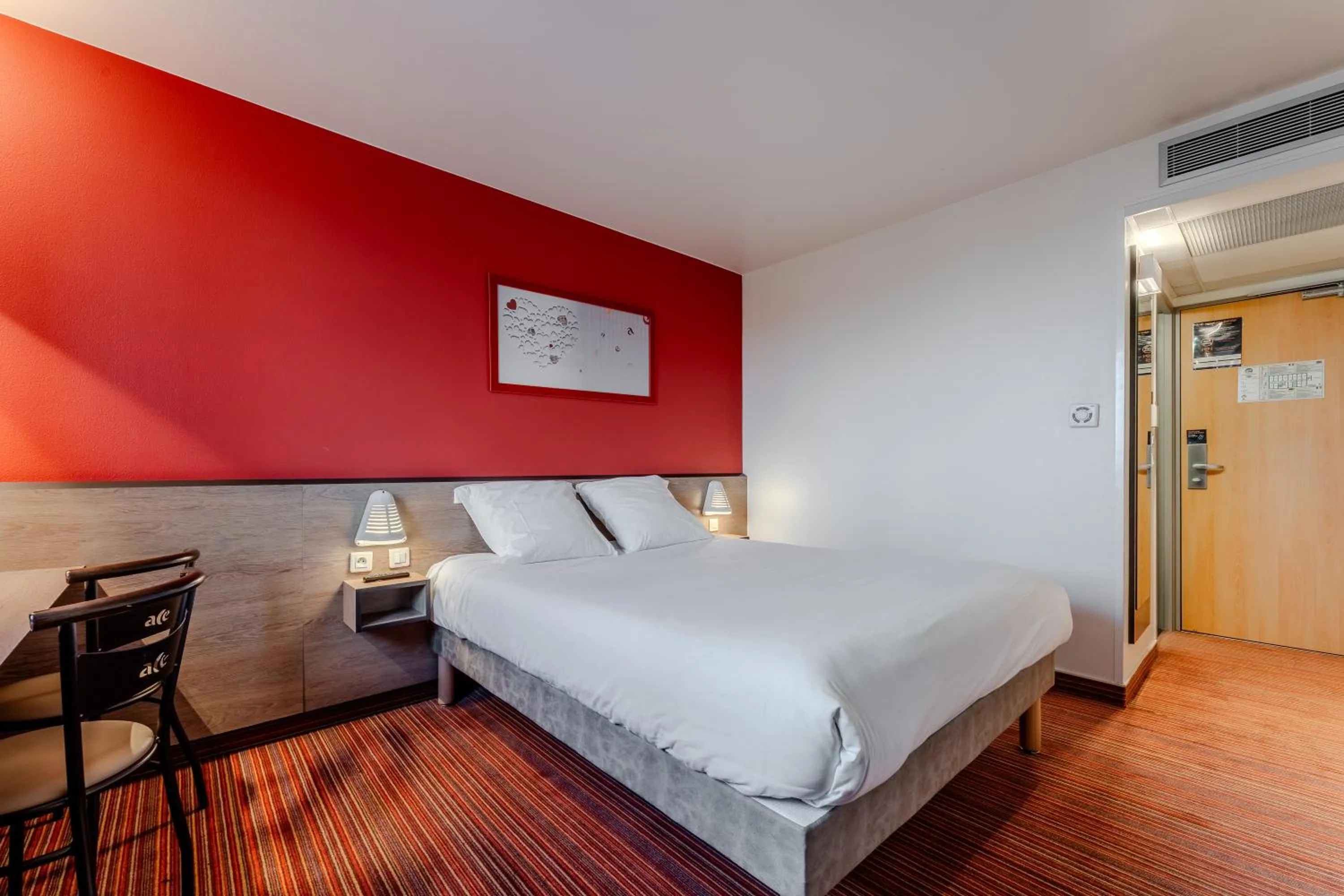 Photo of the whole room, Bed in Ace Hotel Noyelles