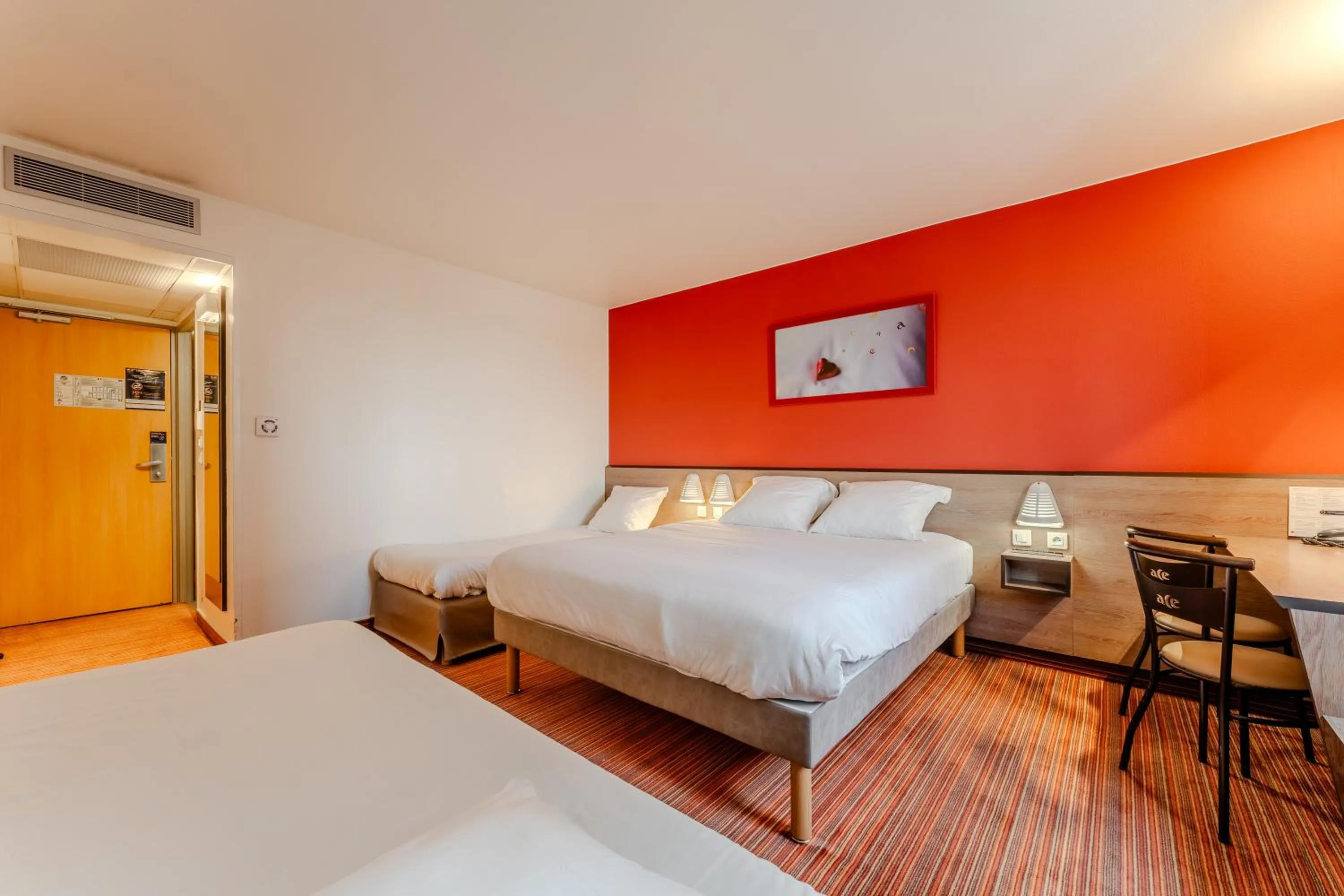 Photo of the whole room, Bed in Ace Hotel Noyelles