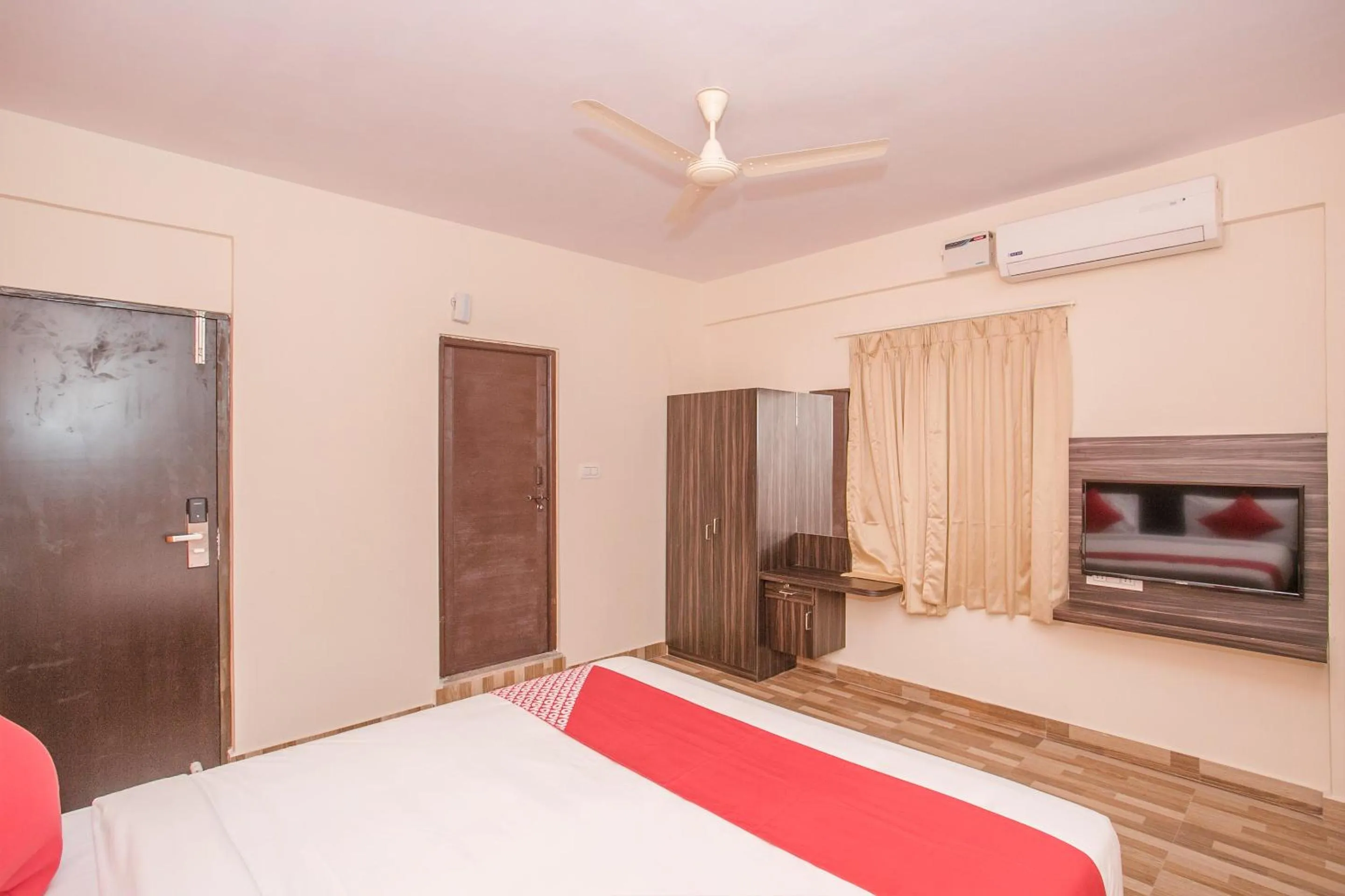 Bedroom, Bed in Hotel O PMR Near Ascendas Park Square Mall