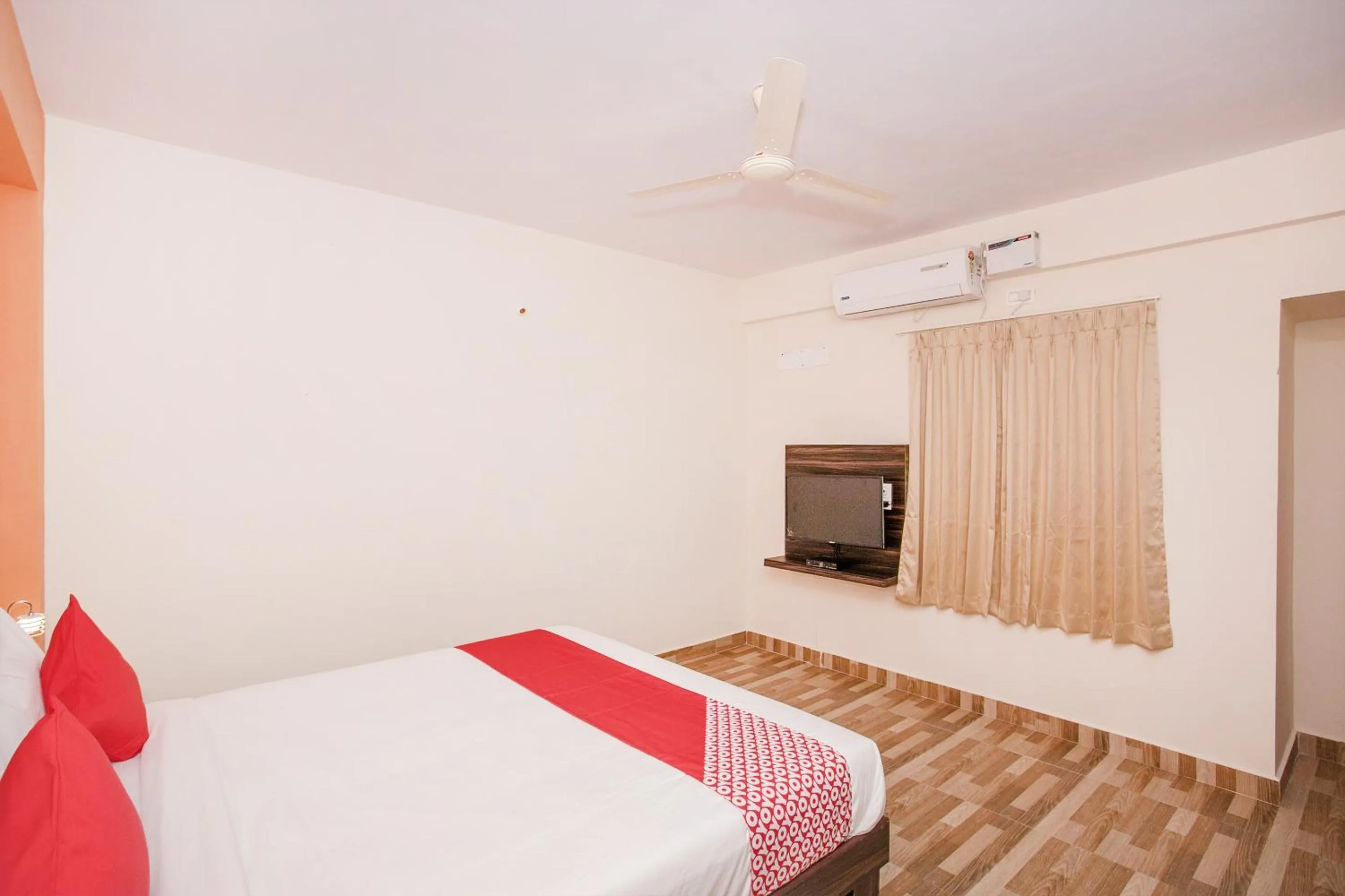 Bedroom, Bed in Hotel O PMR Near Ascendas Park Square Mall