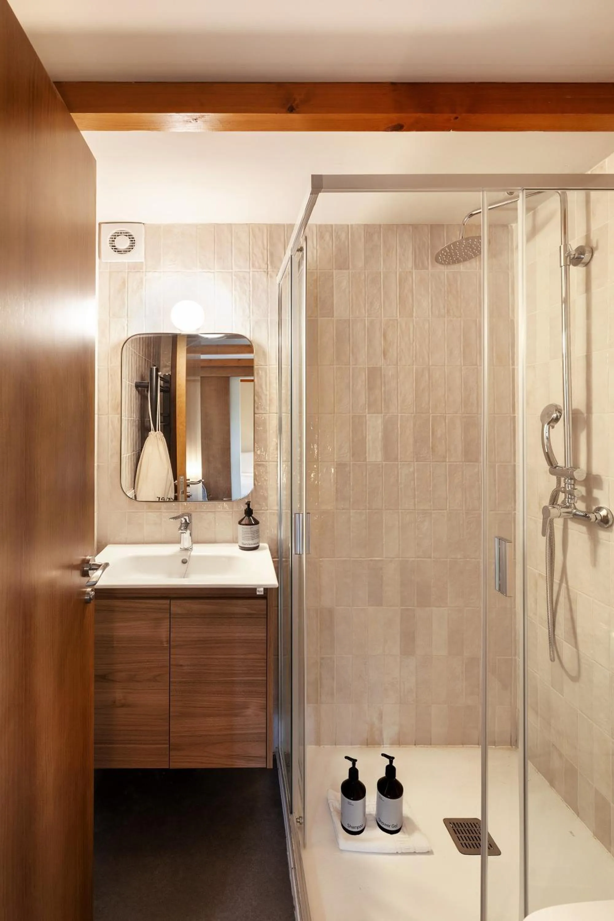 Shower in wecamp Pirineos