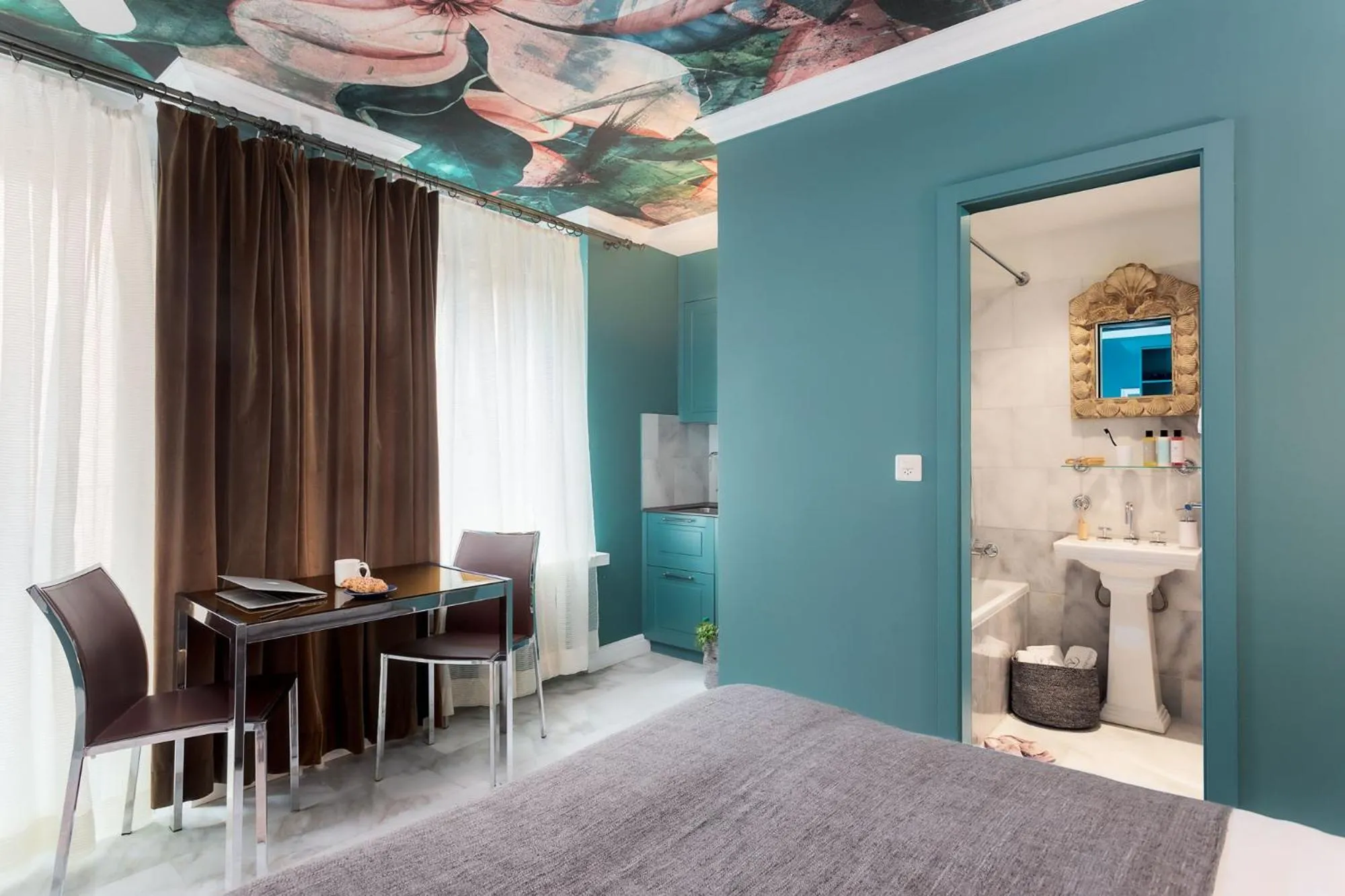 Photo of the whole room, Bed in VISIONAPARTMENTS Albertstrasse - contactless check-in