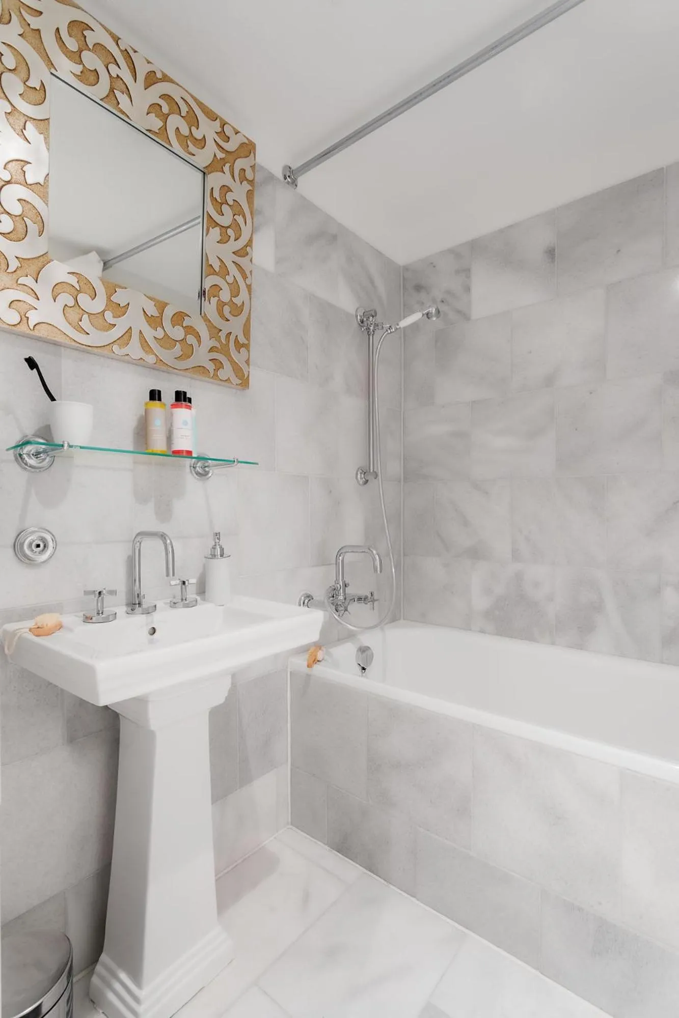 Bathroom in VISIONAPARTMENTS Albertstrasse - contactless check-in