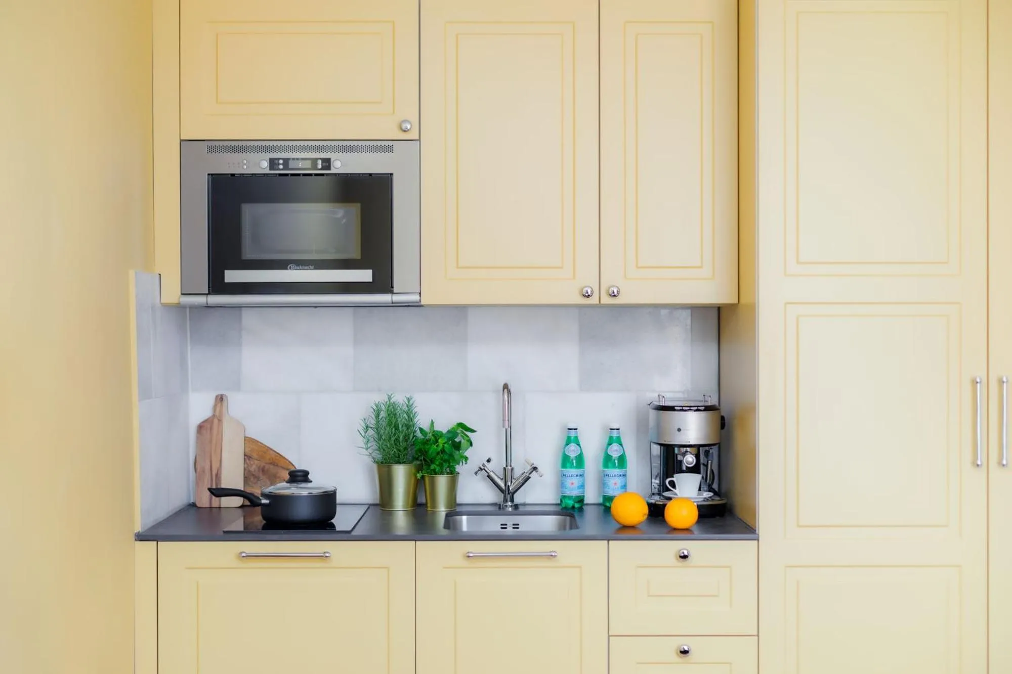 Kitchen or kitchenette in VISIONAPARTMENTS Albertstrasse - contactless check-in