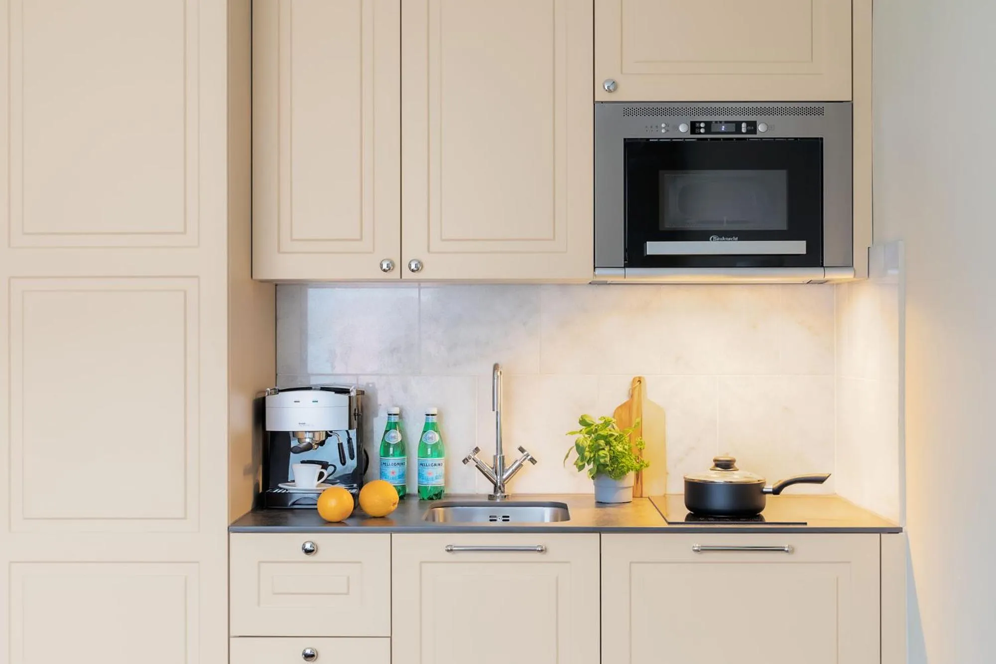 Kitchen or kitchenette in VISIONAPARTMENTS Albertstrasse - contactless check-in