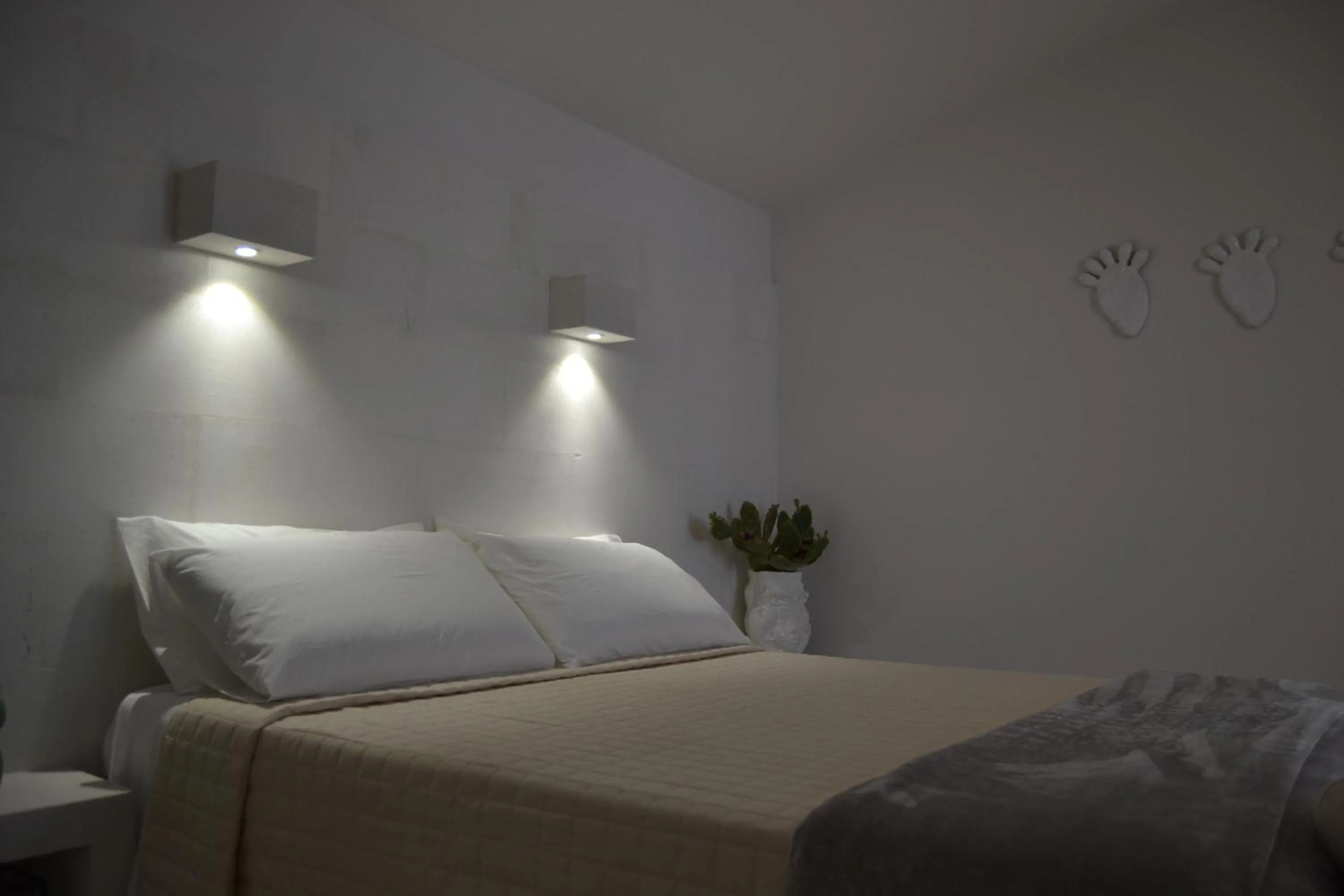 Decorative detail, Bed in CORALLI DEL PLEMMIRIO