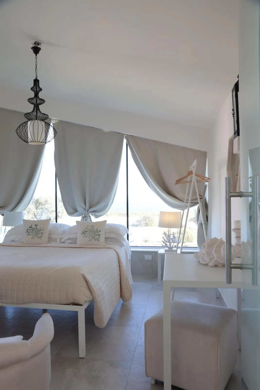 Photo of the whole room, Bed in CORALLI DEL PLEMMIRIO