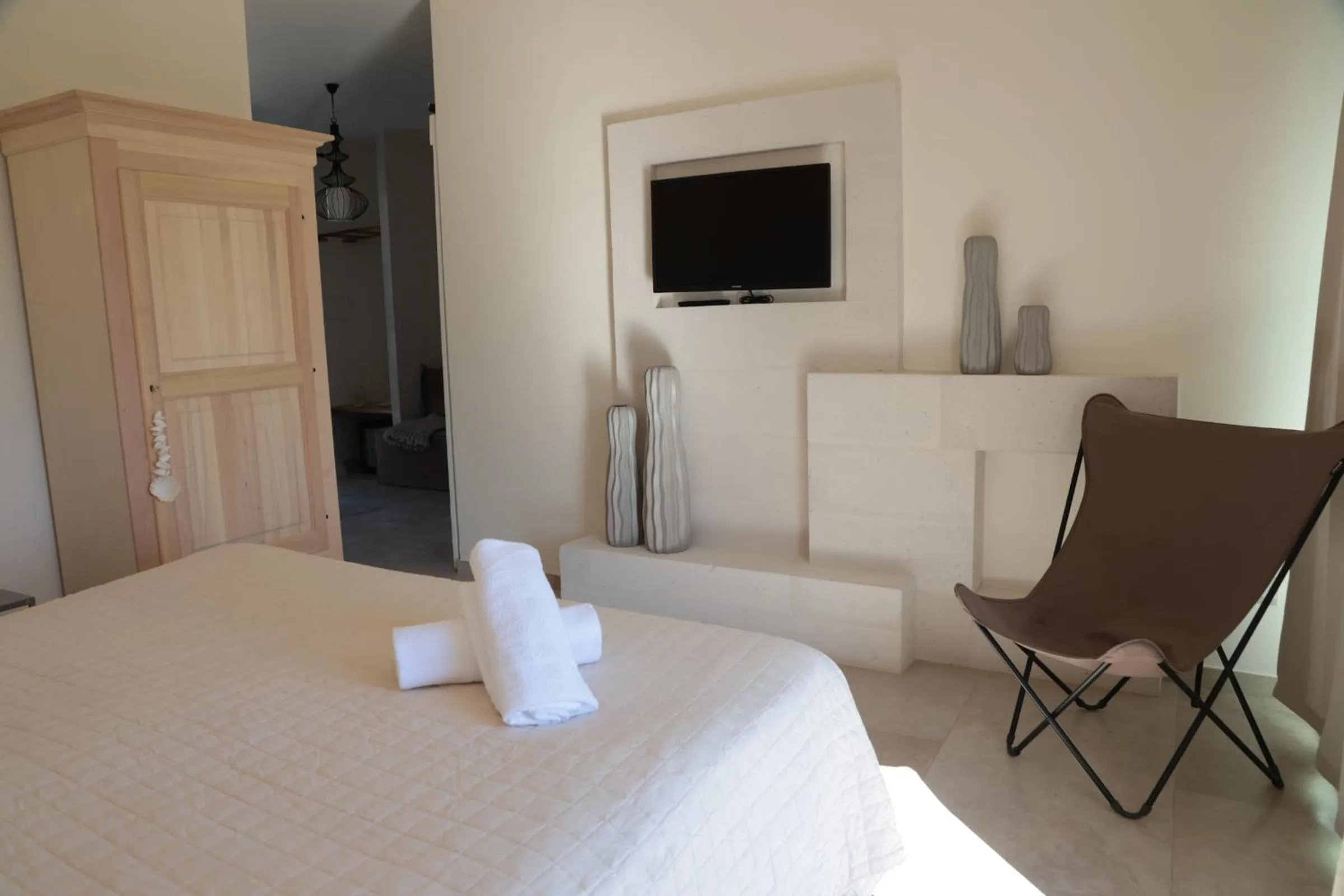 Photo of the whole room, Bed in CORALLI DEL PLEMMIRIO