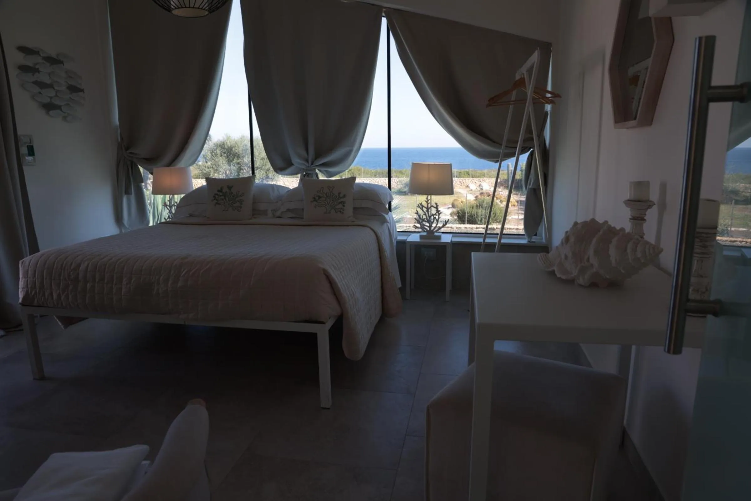 Photo of the whole room, Bed in CORALLI DEL PLEMMIRIO