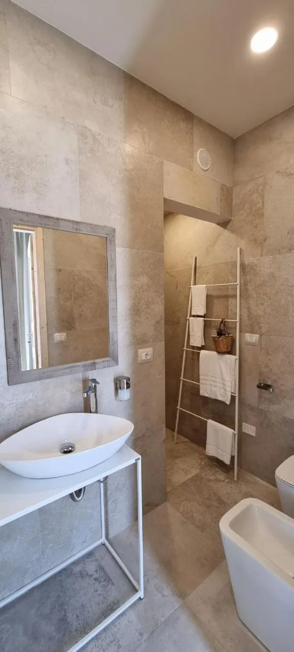 Bathroom in CORALLI DEL PLEMMIRIO