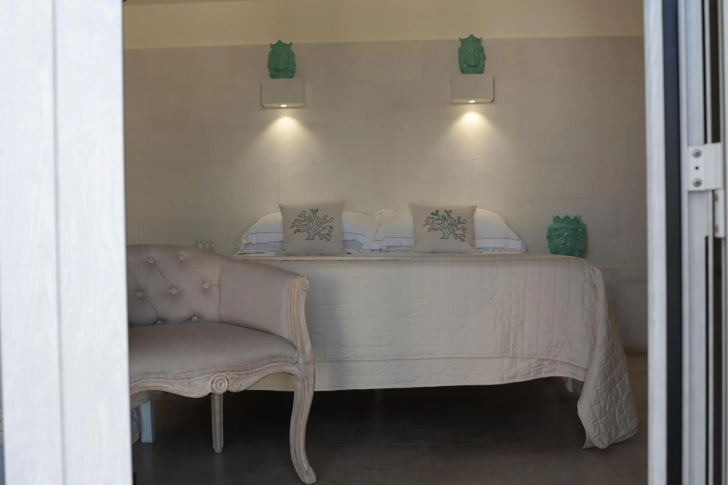 Photo of the whole room, Bed in CORALLI DEL PLEMMIRIO