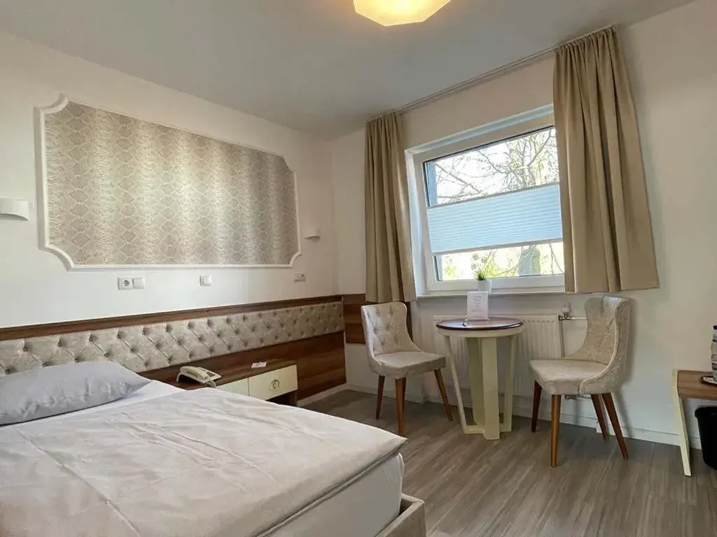 Single Room with Private Bathroom in Hotel Rosenheim Single Room with Private Bathroom in Hotel Rosenheim