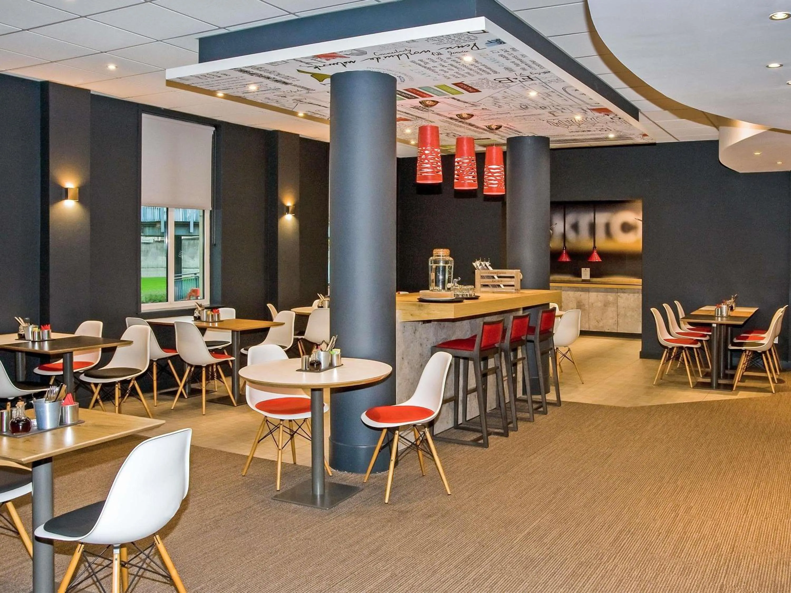 Lounge or bar in Ibis Sheffield City
