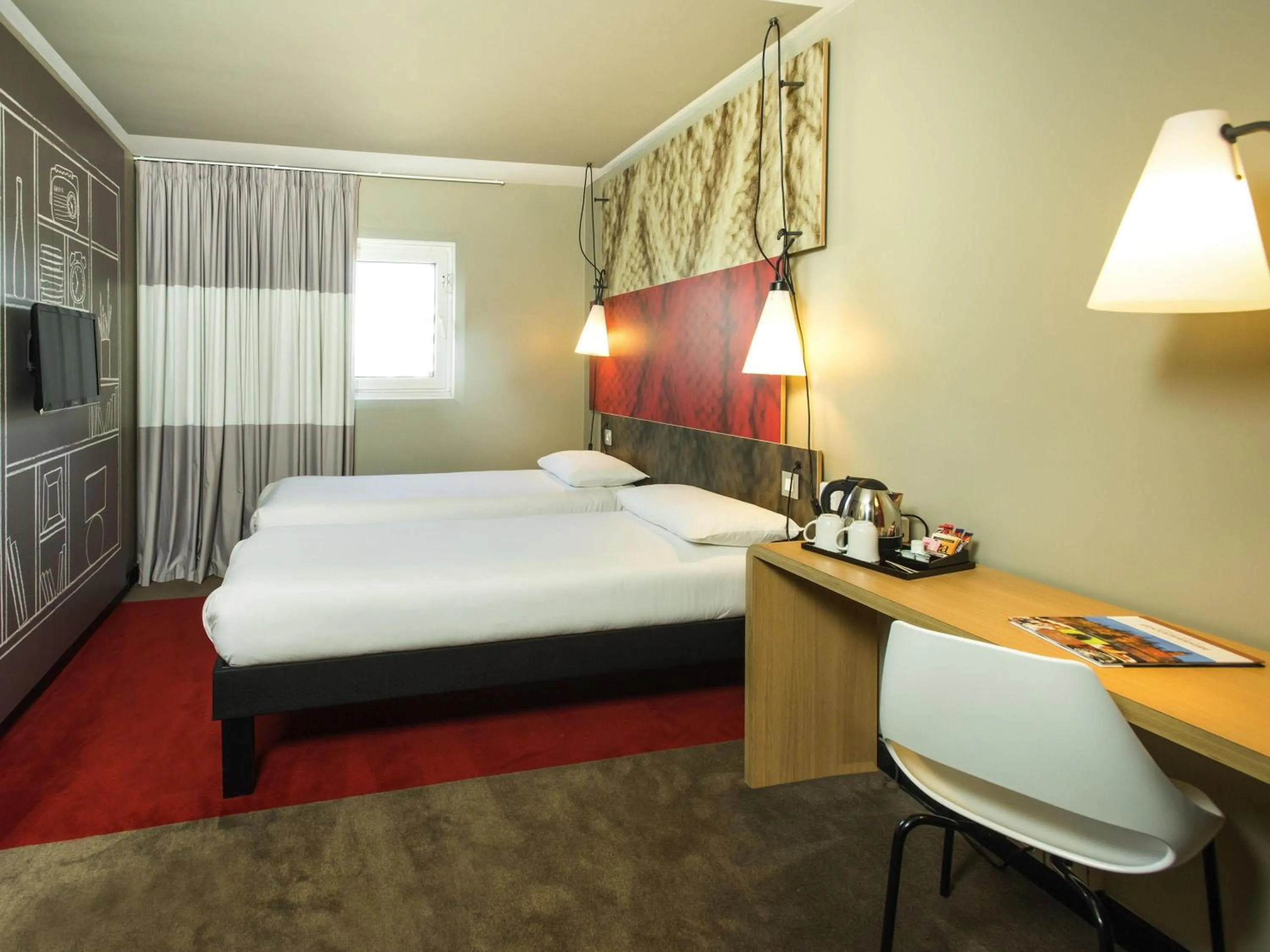 Coffee/tea facilities, Bed in Ibis Sheffield City