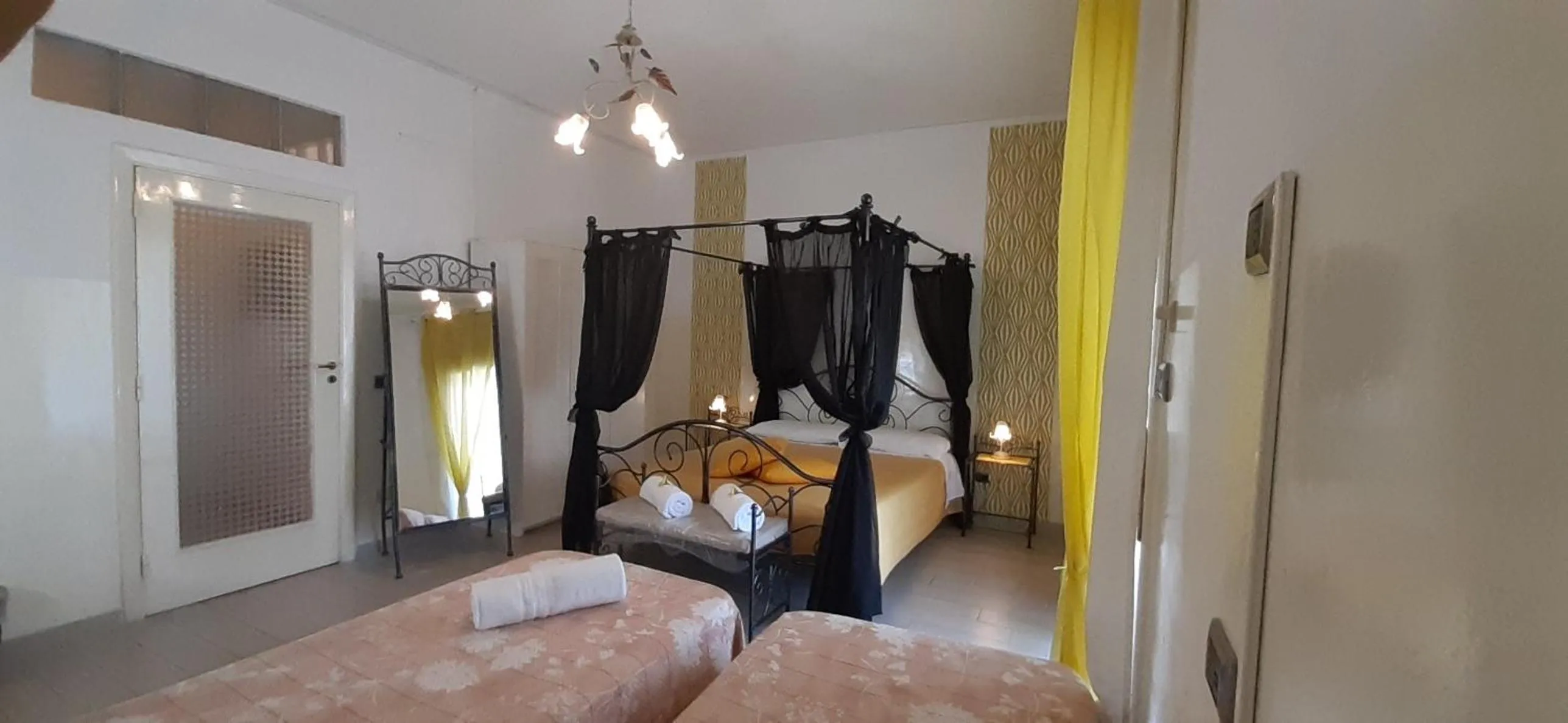 Photo of the whole room in Mamma Lucia