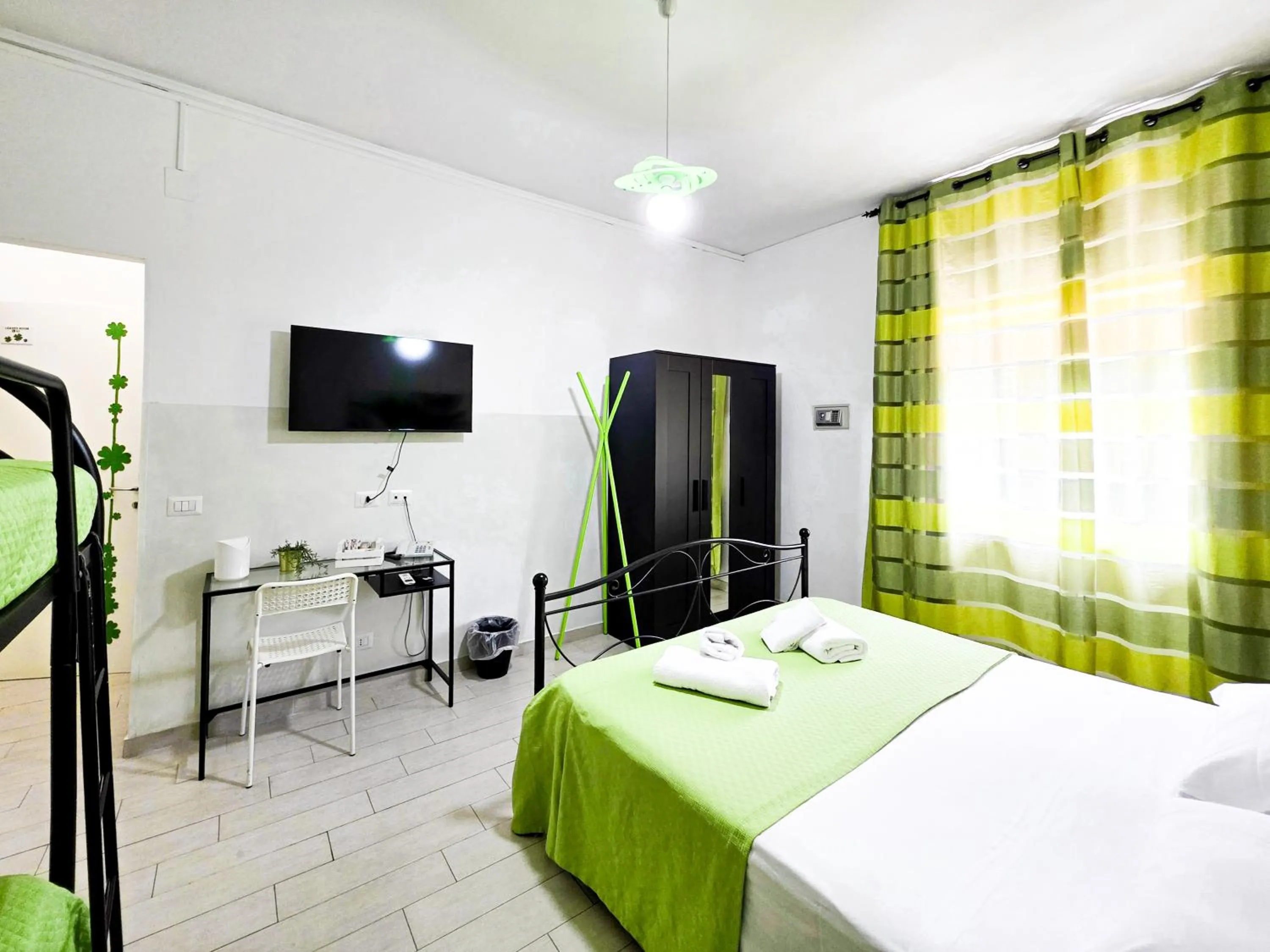 Photo of the whole room in Mamma Lucia