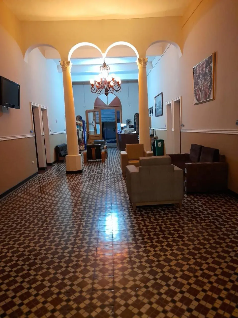 Communal lounge/ TV room in Hotel Ayenda Skall 1319