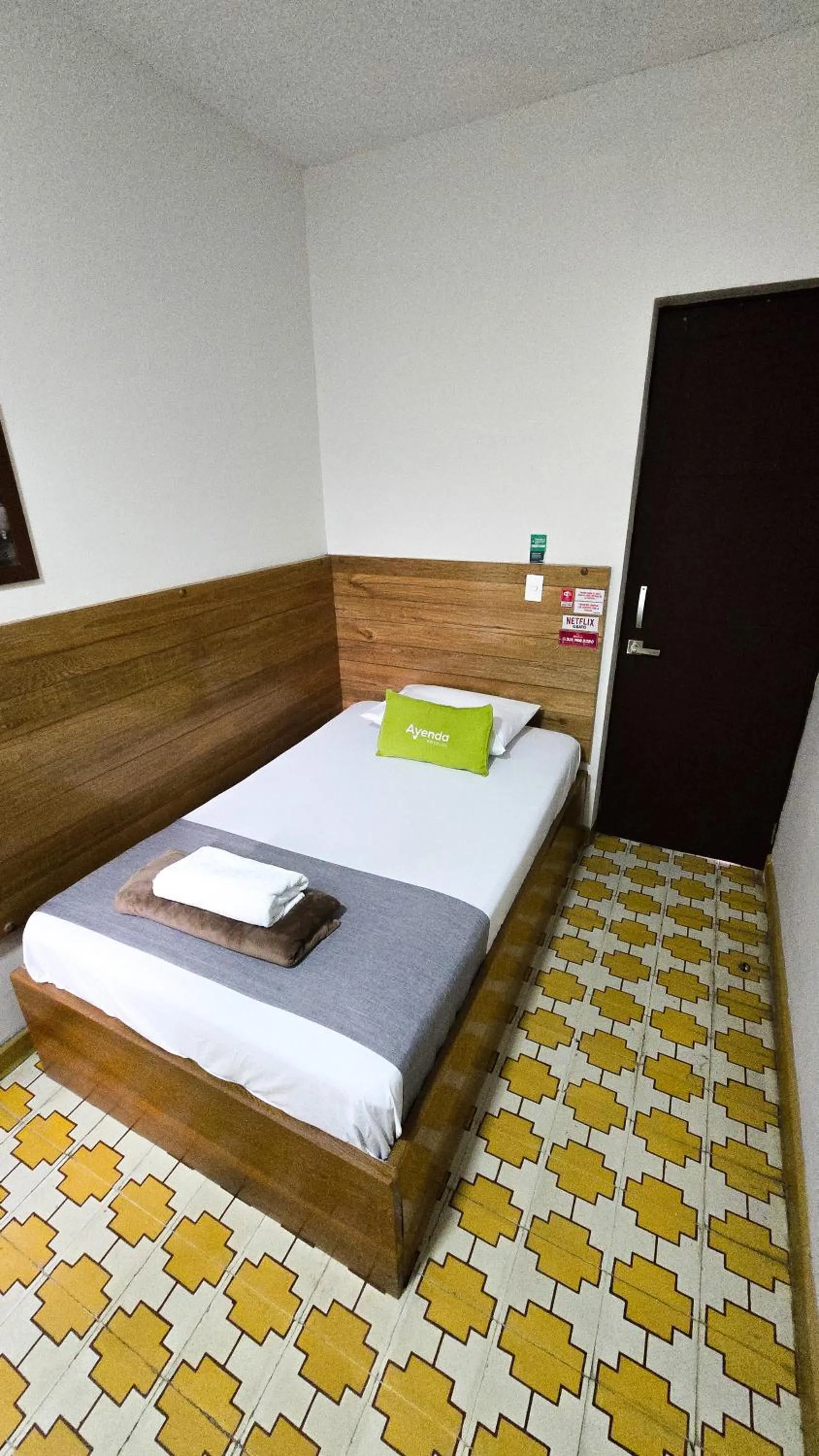 Bed in Hotel Skal Inn