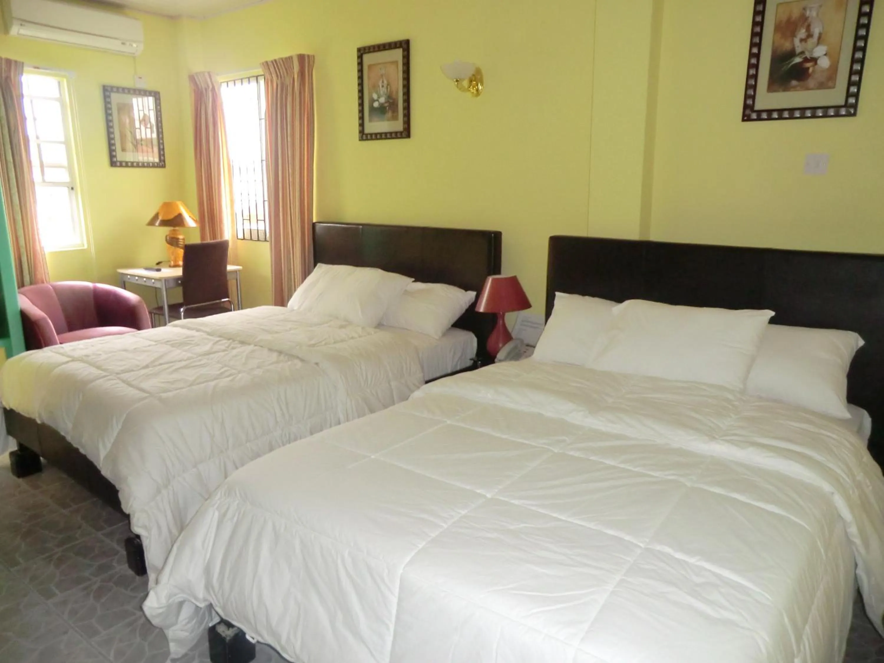 Day, Bed in PG Quality Inn