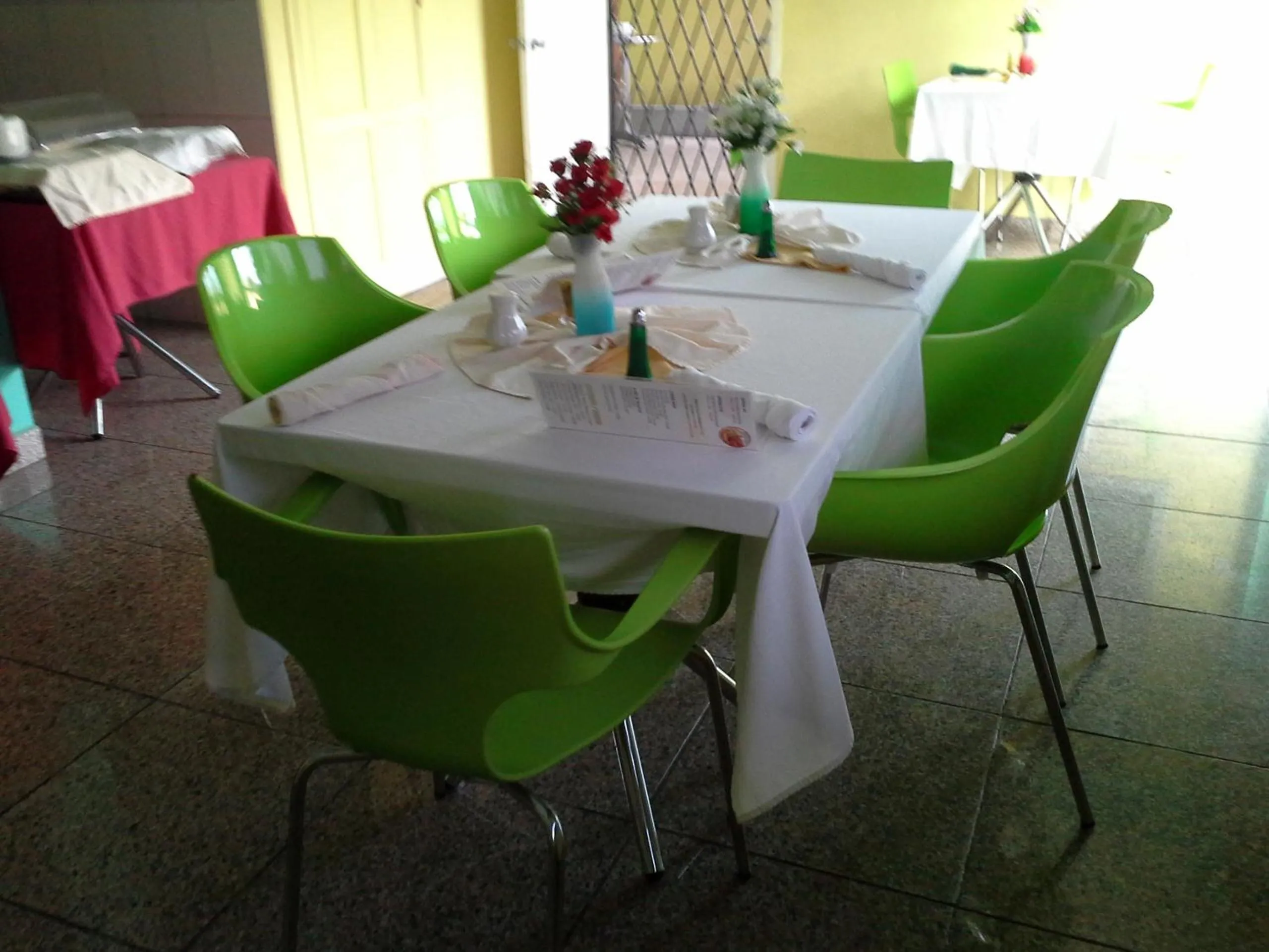 Restaurant/places to eat in PG Quality Inn