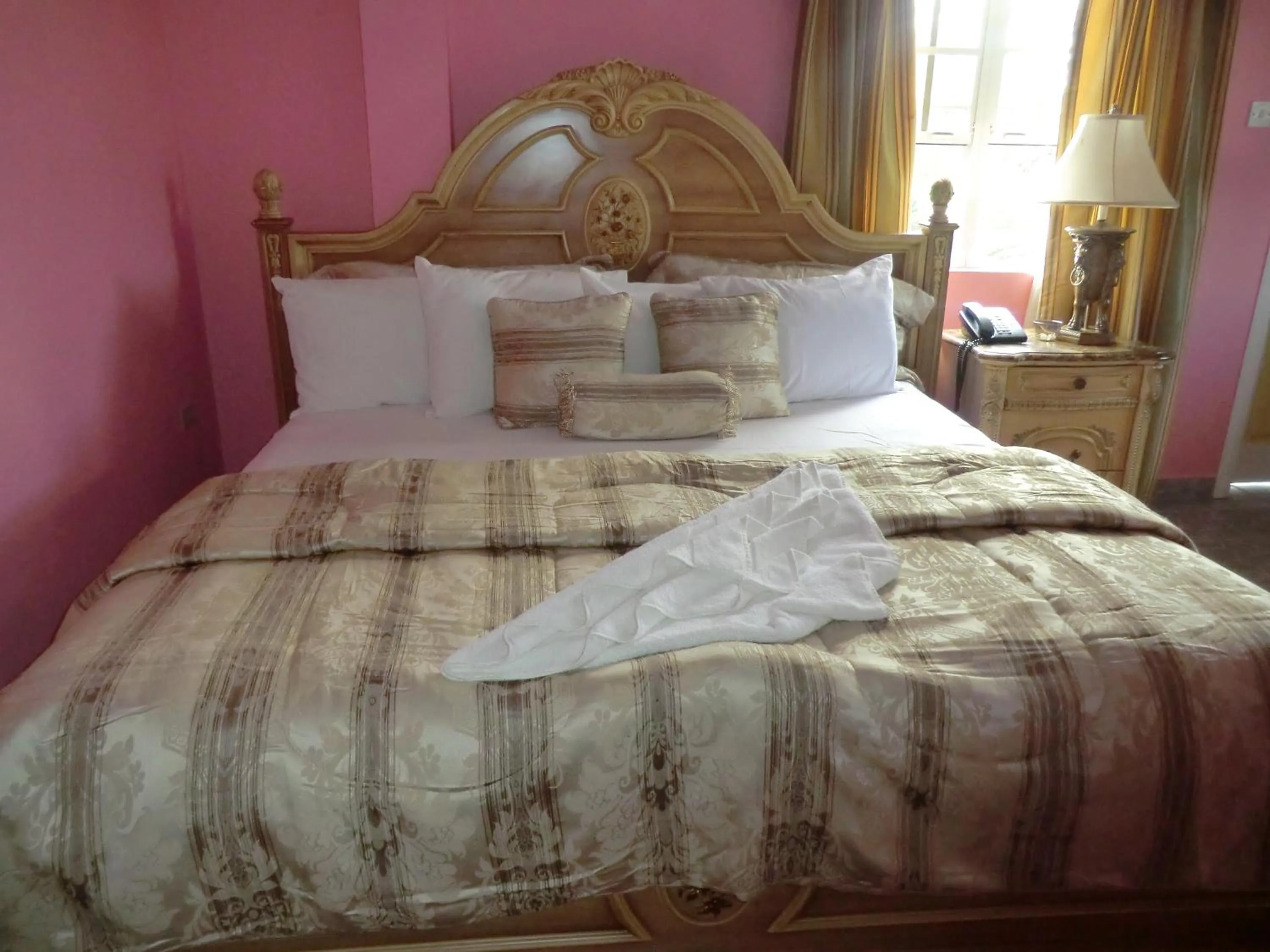 Bedroom, Bed in PG Quality Inn