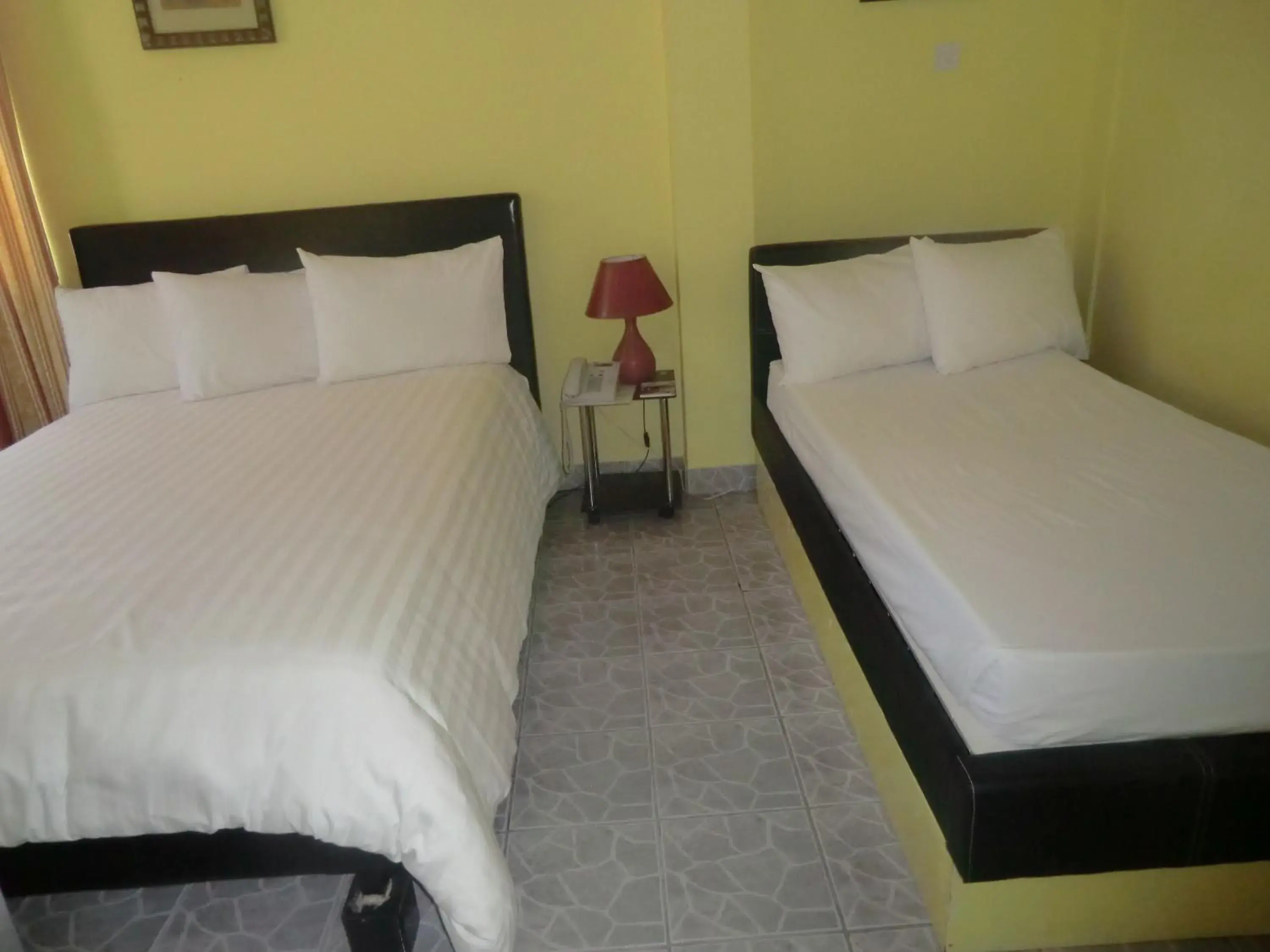 Double or Twin Room with Shower in PG Quality Inn Double or Twin Room with Shower in PG Quality Inn